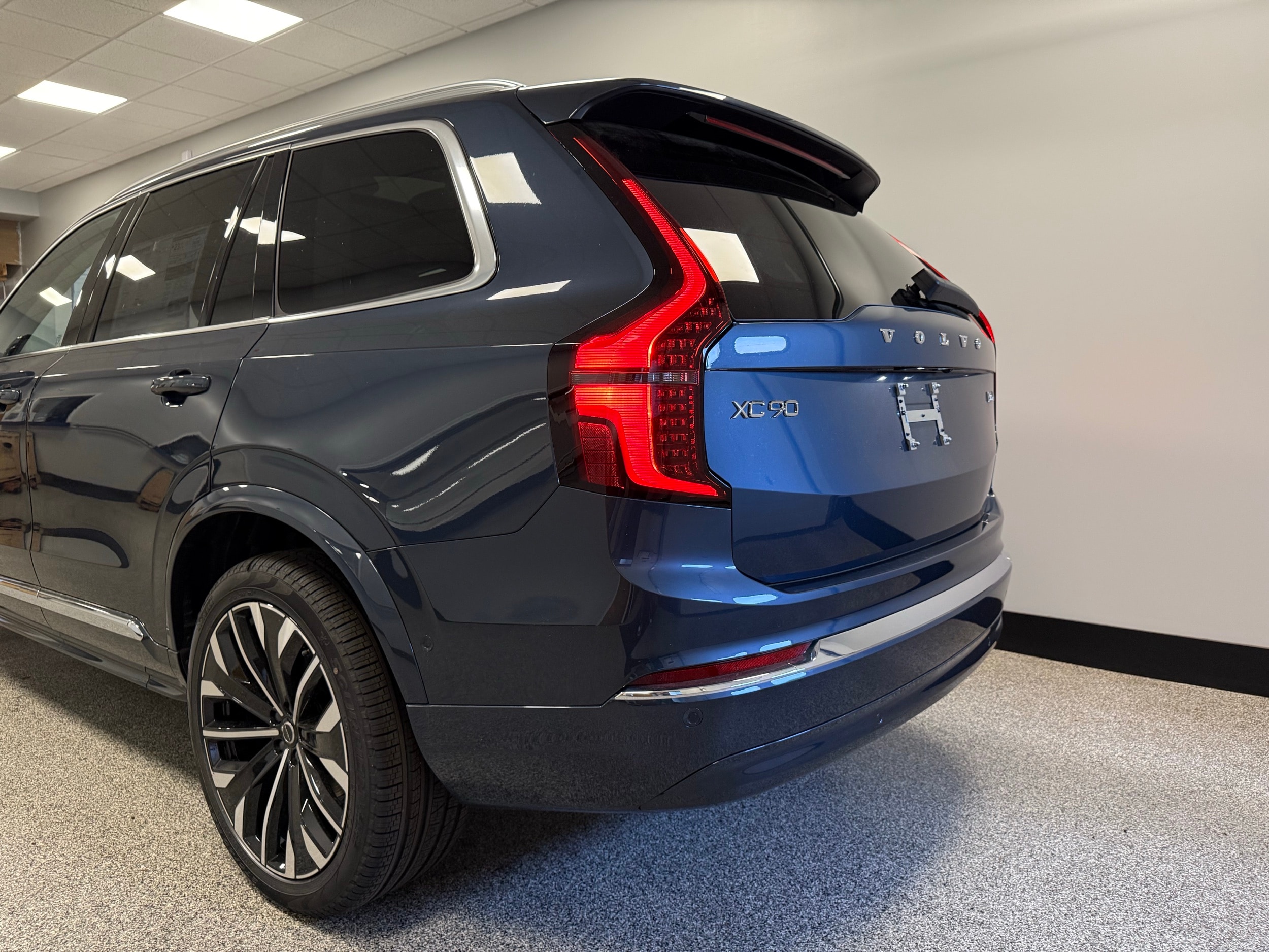 new 2025 Volvo XC90 car, priced at $76,045
