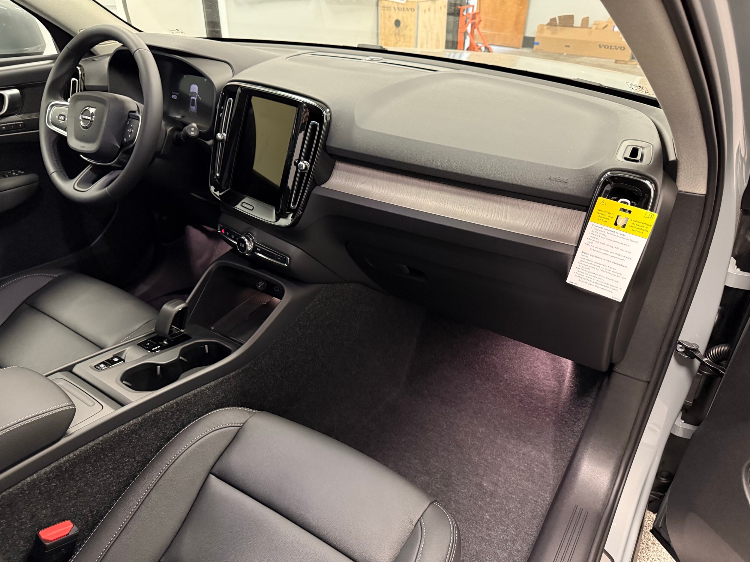 new 2025 Volvo XC40 car, priced at $46,035