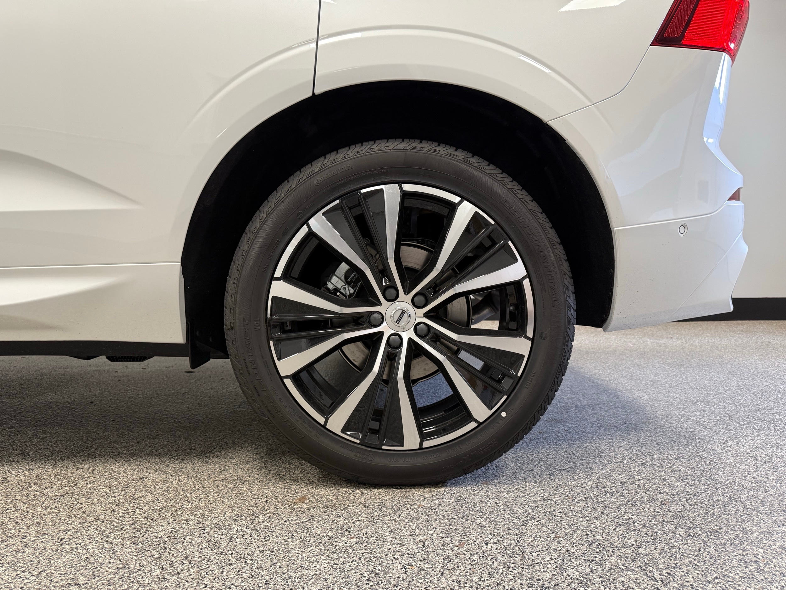 new 2025 Volvo XC60 car, priced at $55,360