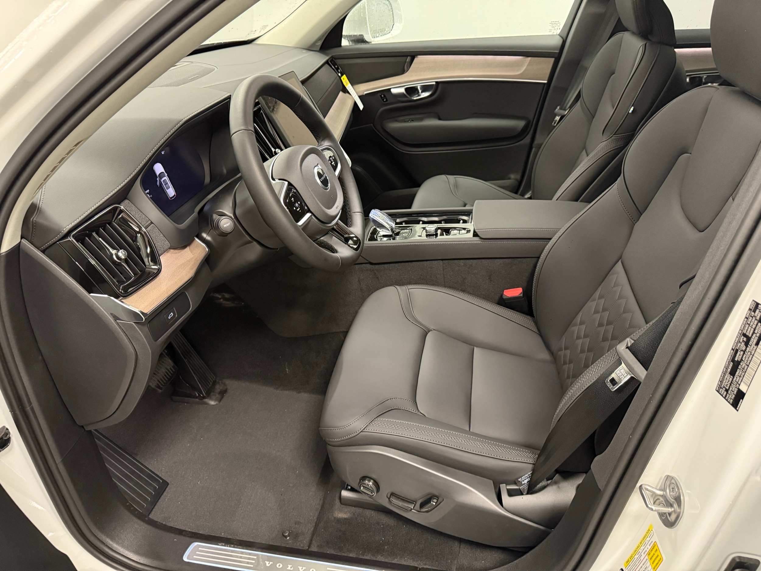 new 2025 Volvo XC90 car, priced at $69,155