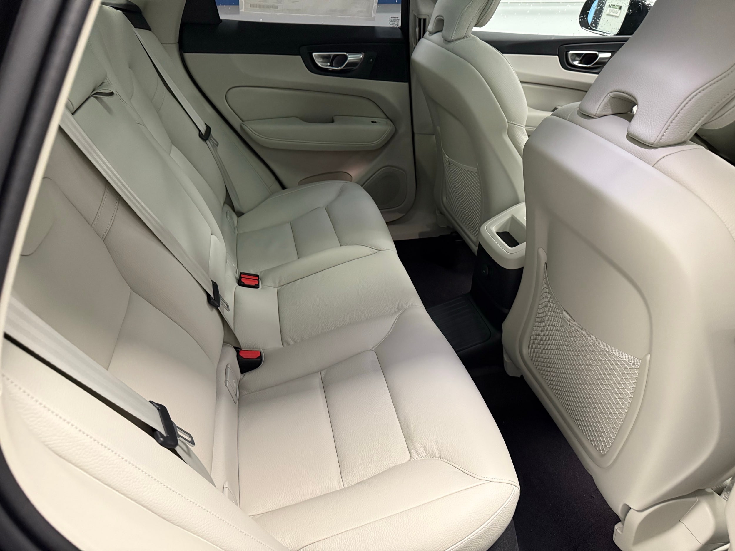 new 2025 Volvo XC60 plug-in hybrid car, priced at $66,235