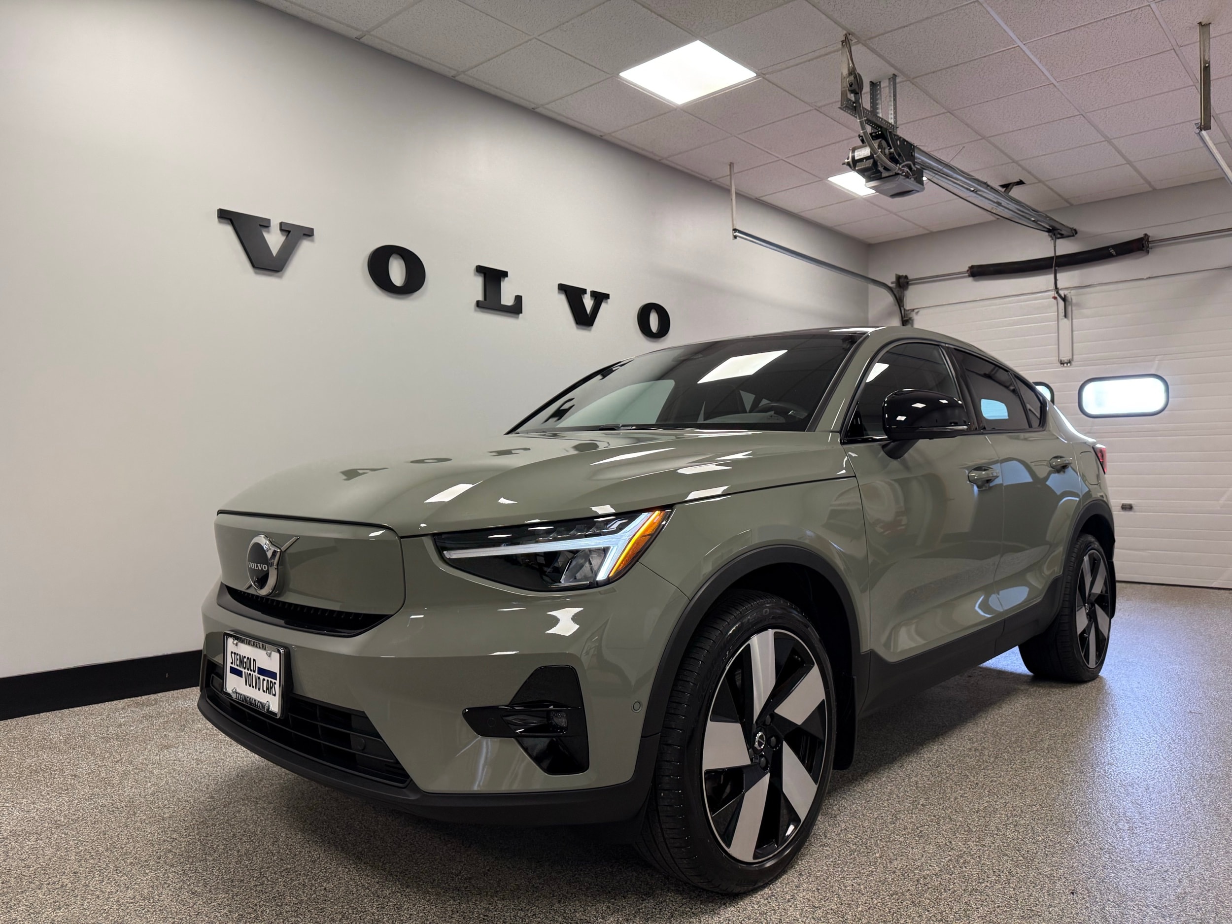used 2024 Volvo C40 Recharge Pure Electric car, priced at $39,500