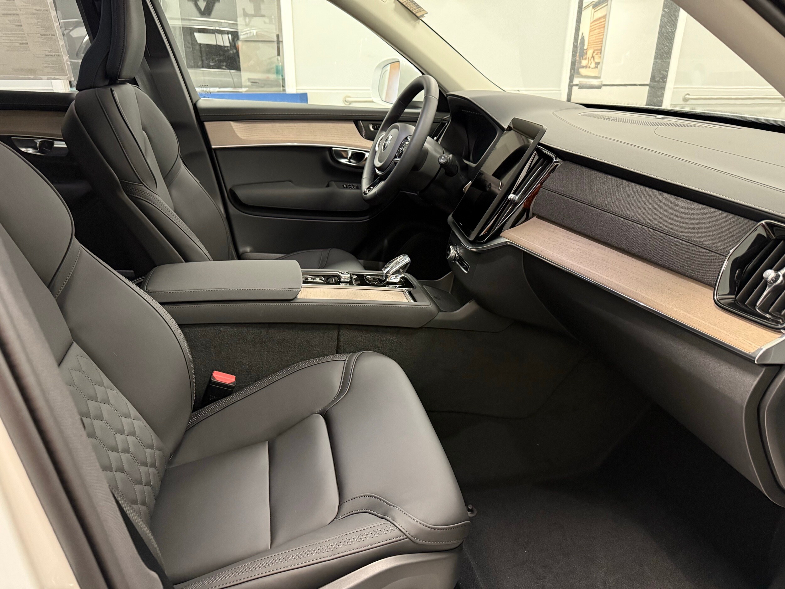 new 2025 Volvo XC90 car, priced at $69,155