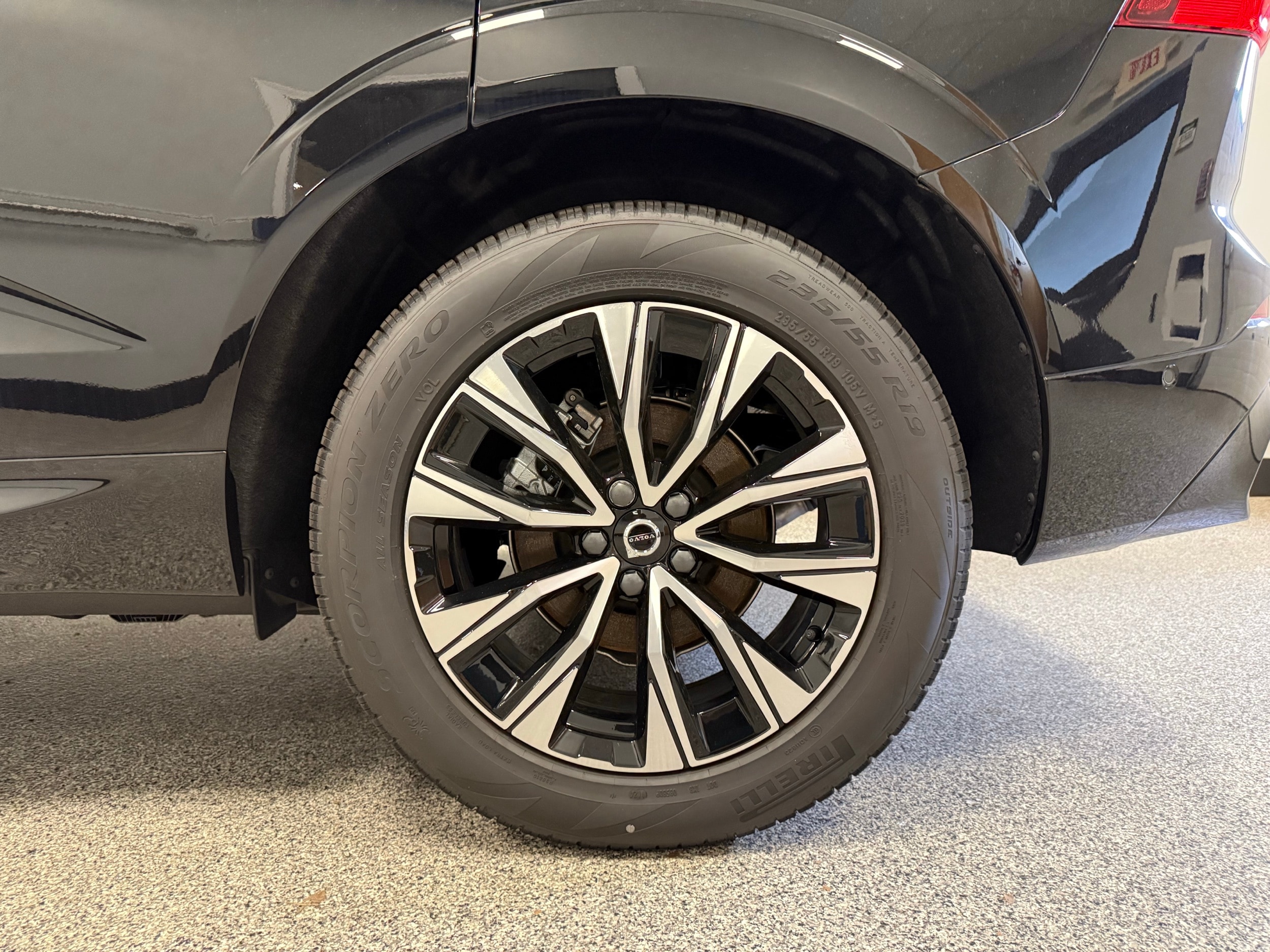 new 2025 Volvo XC60 car, priced at $55,920