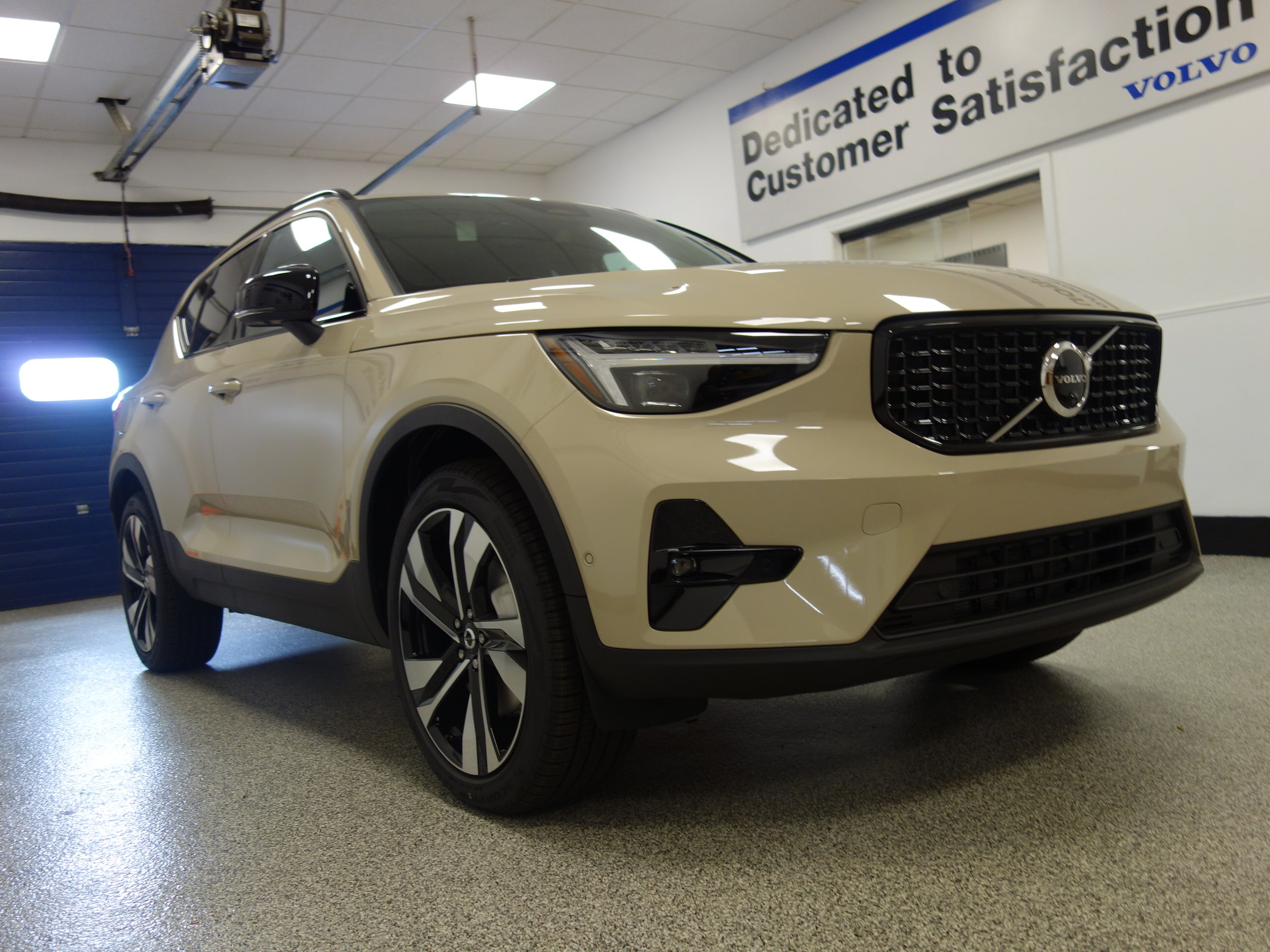 new 2025 Volvo XC40 car, priced at $51,040