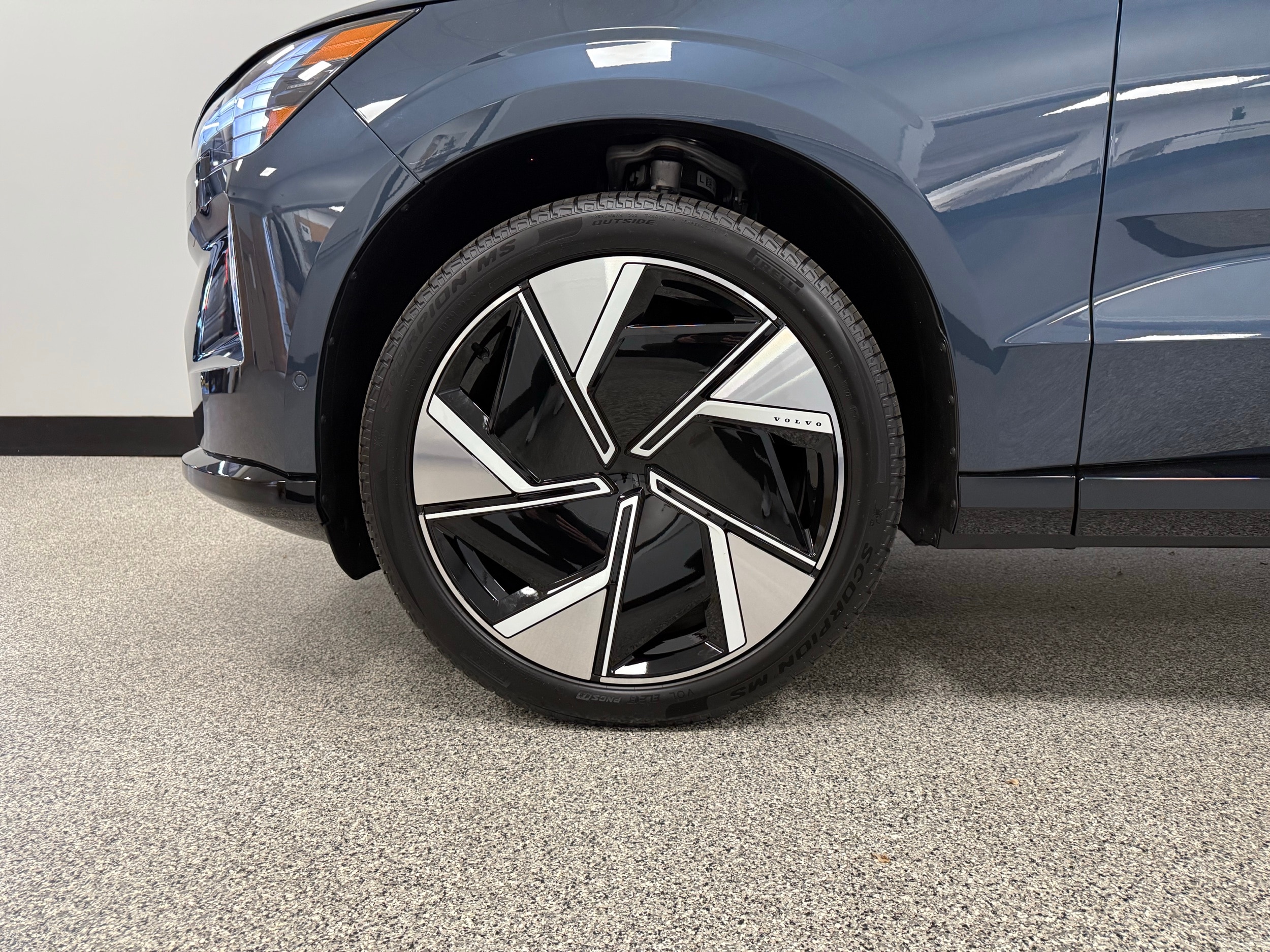 new 2025 Volvo EX90 car, priced at $91,290