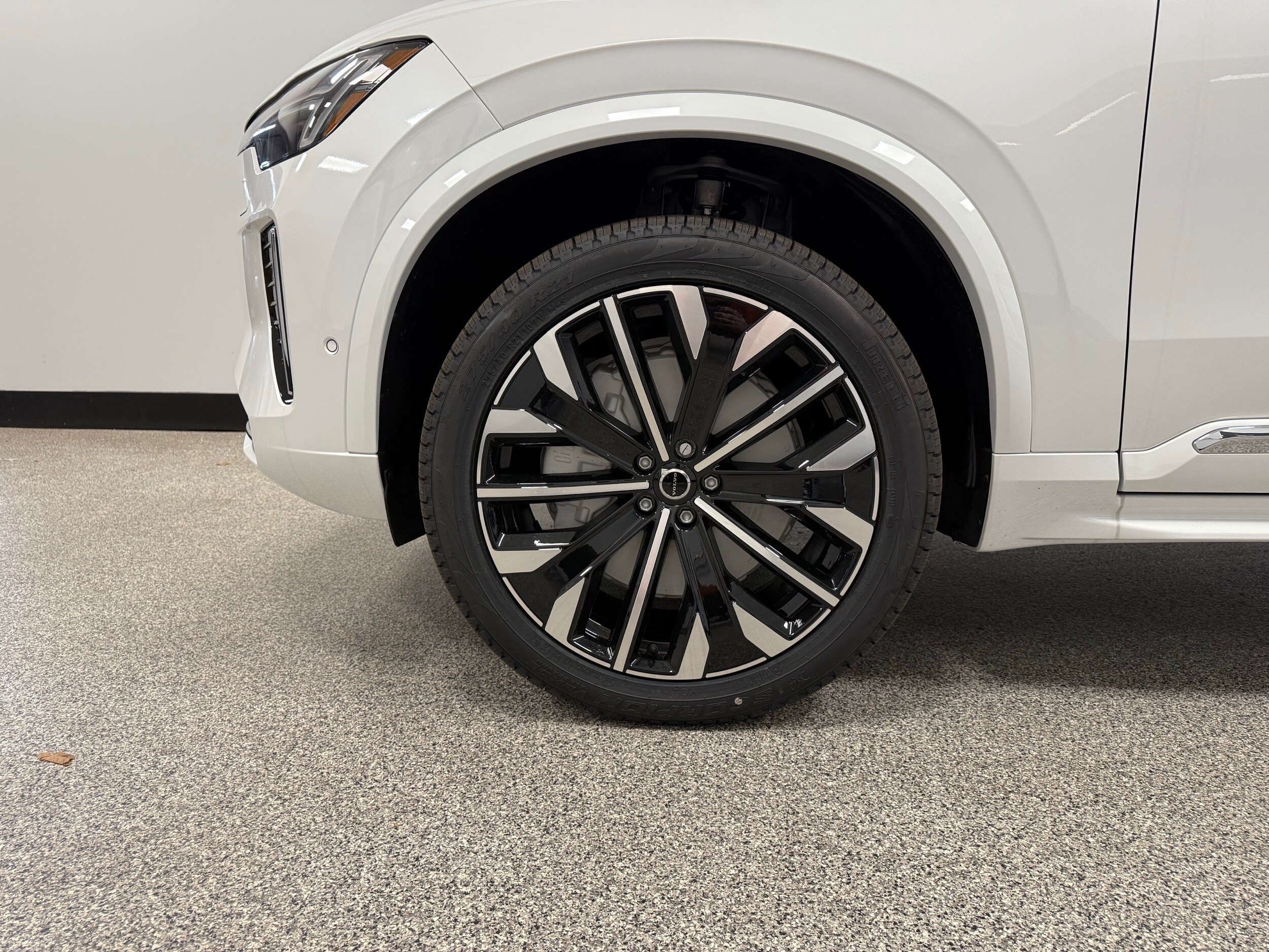 new 2025 Volvo XC90 car, priced at $69,155