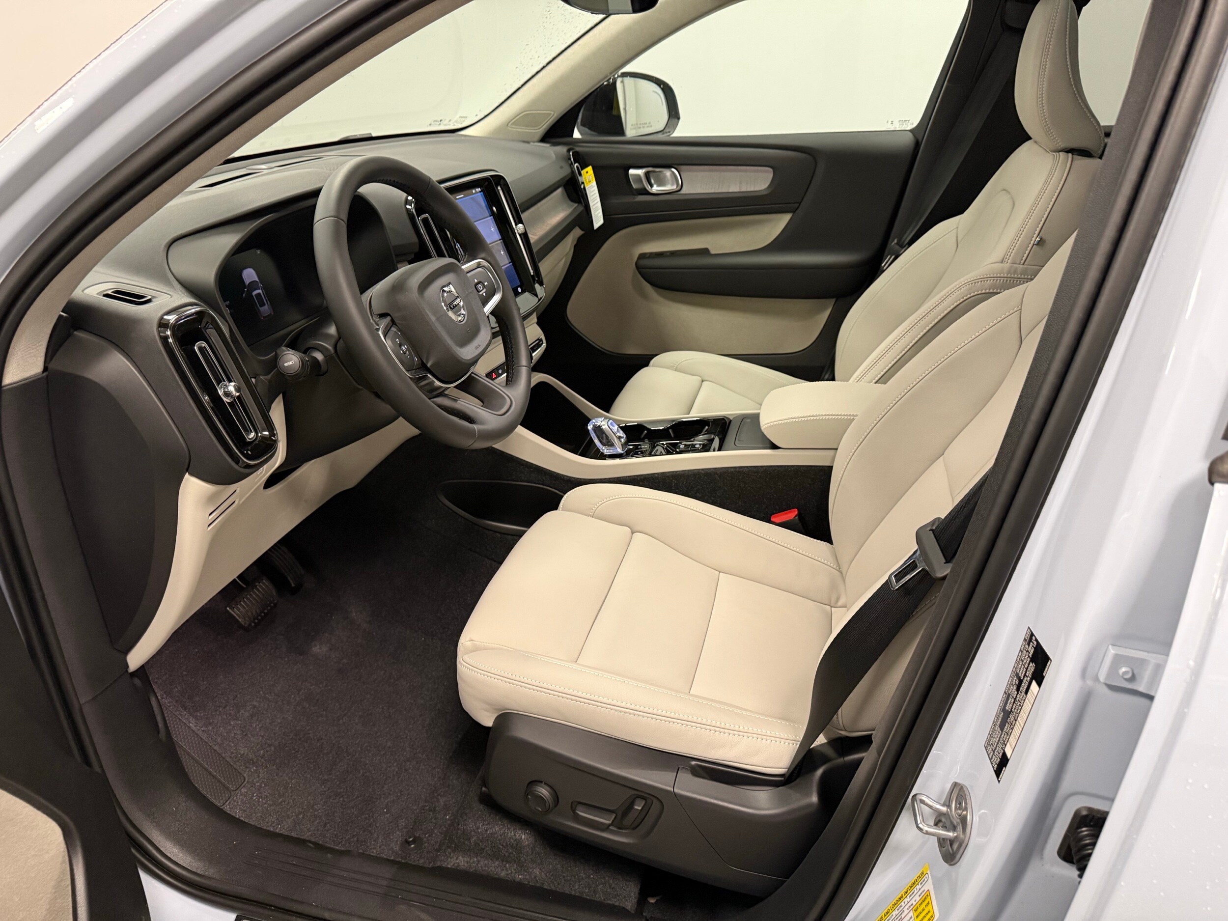 new 2025 Volvo XC40 car, priced at $48,335