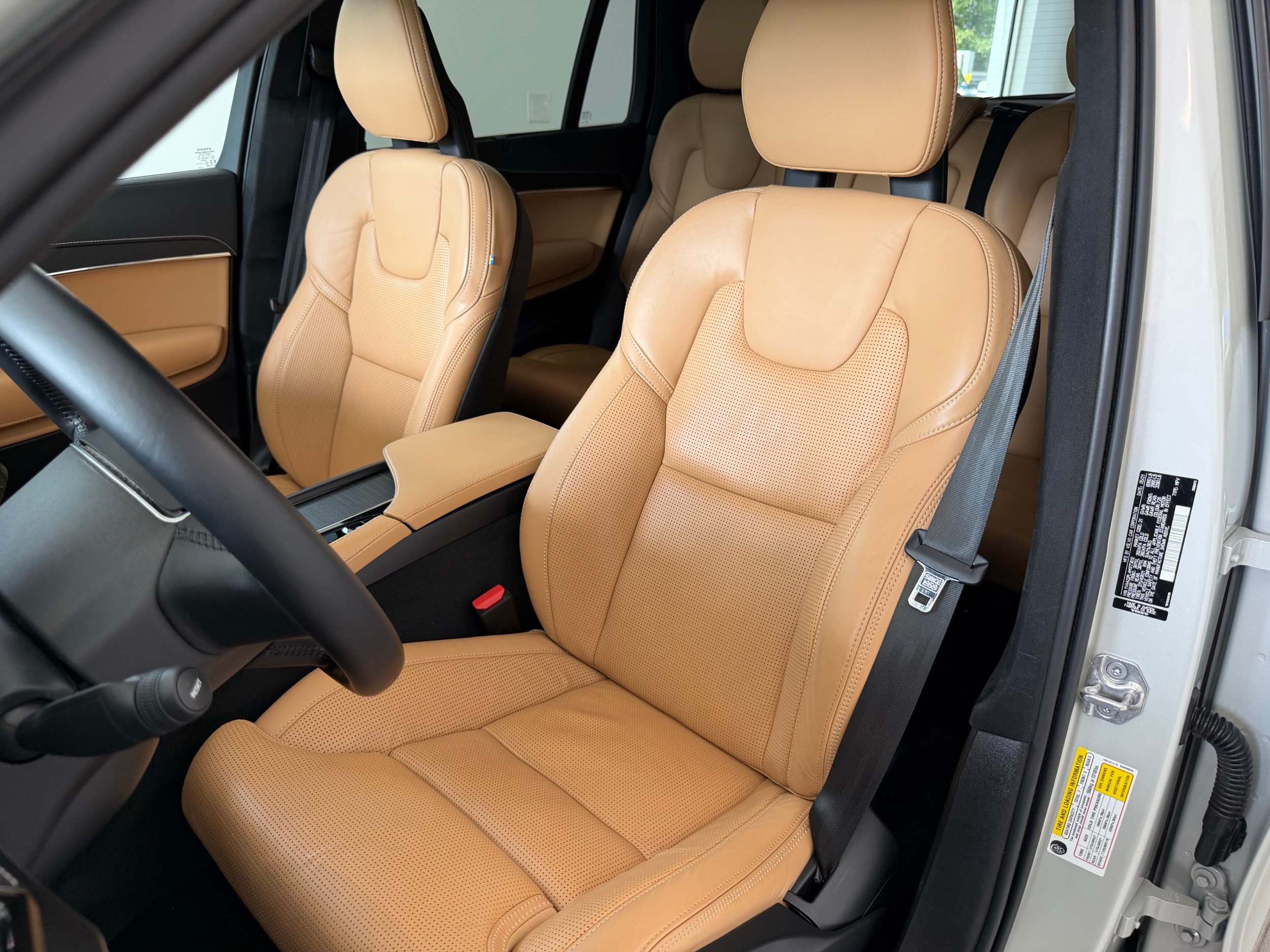 used 2021 Volvo XC90 car, priced at $38,400