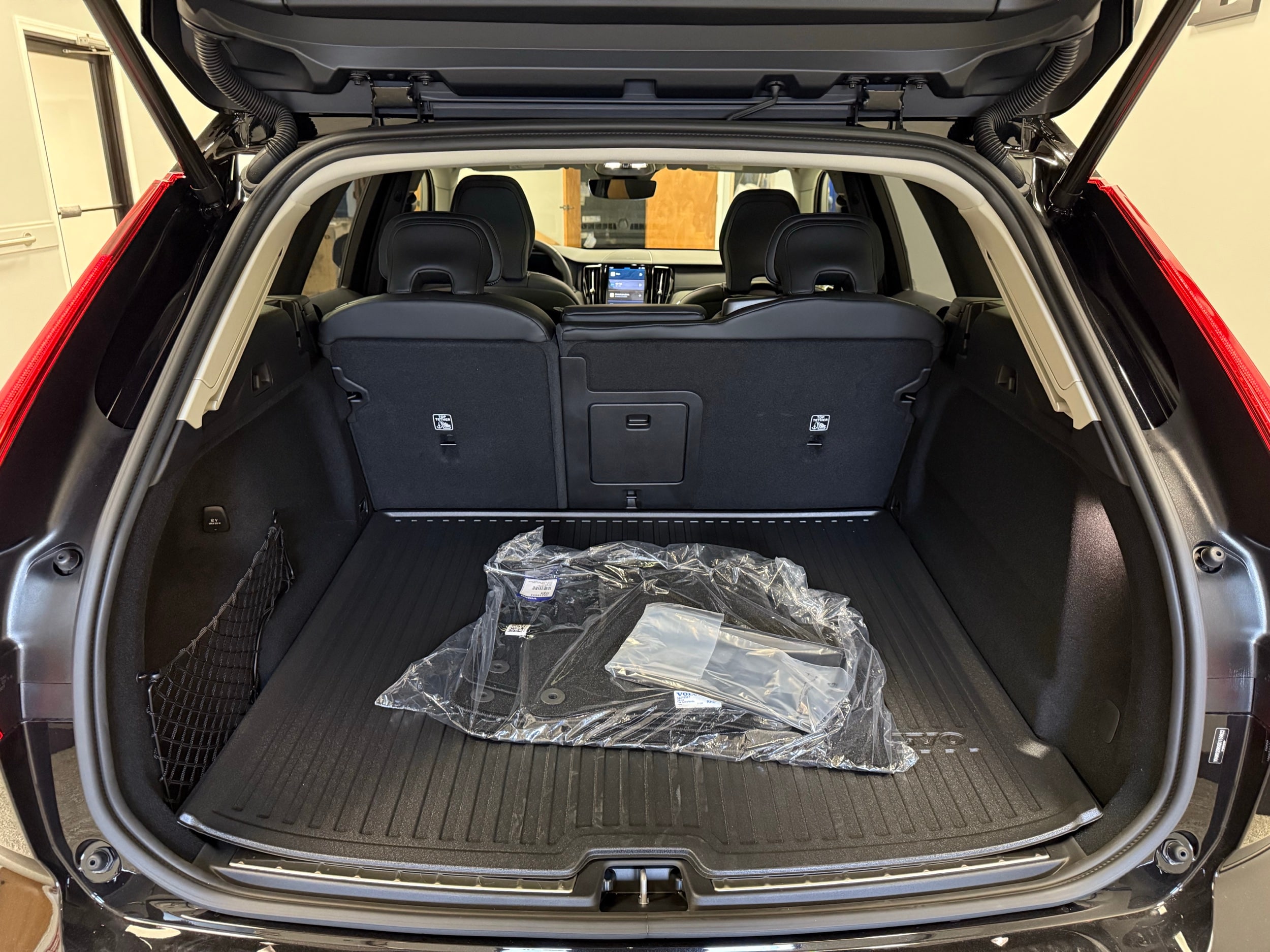 new 2025 Volvo XC60 car, priced at $61,005