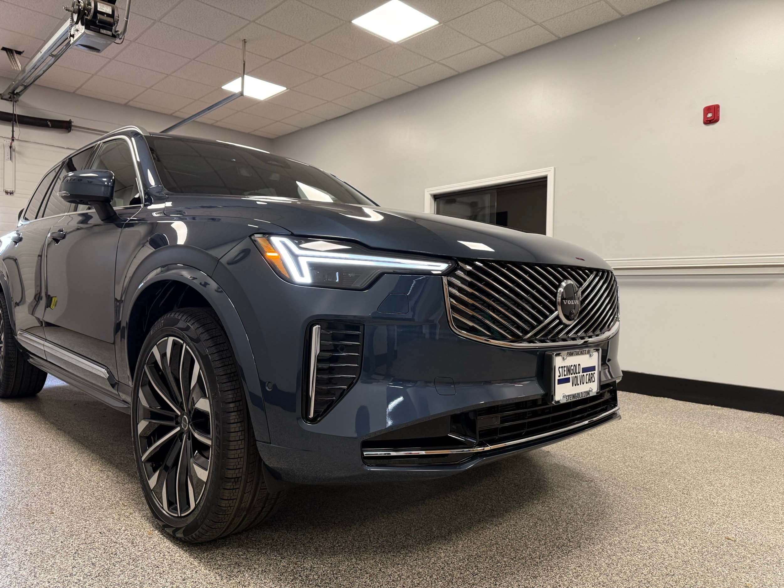 new 2025 Volvo XC90 car, priced at $72,345