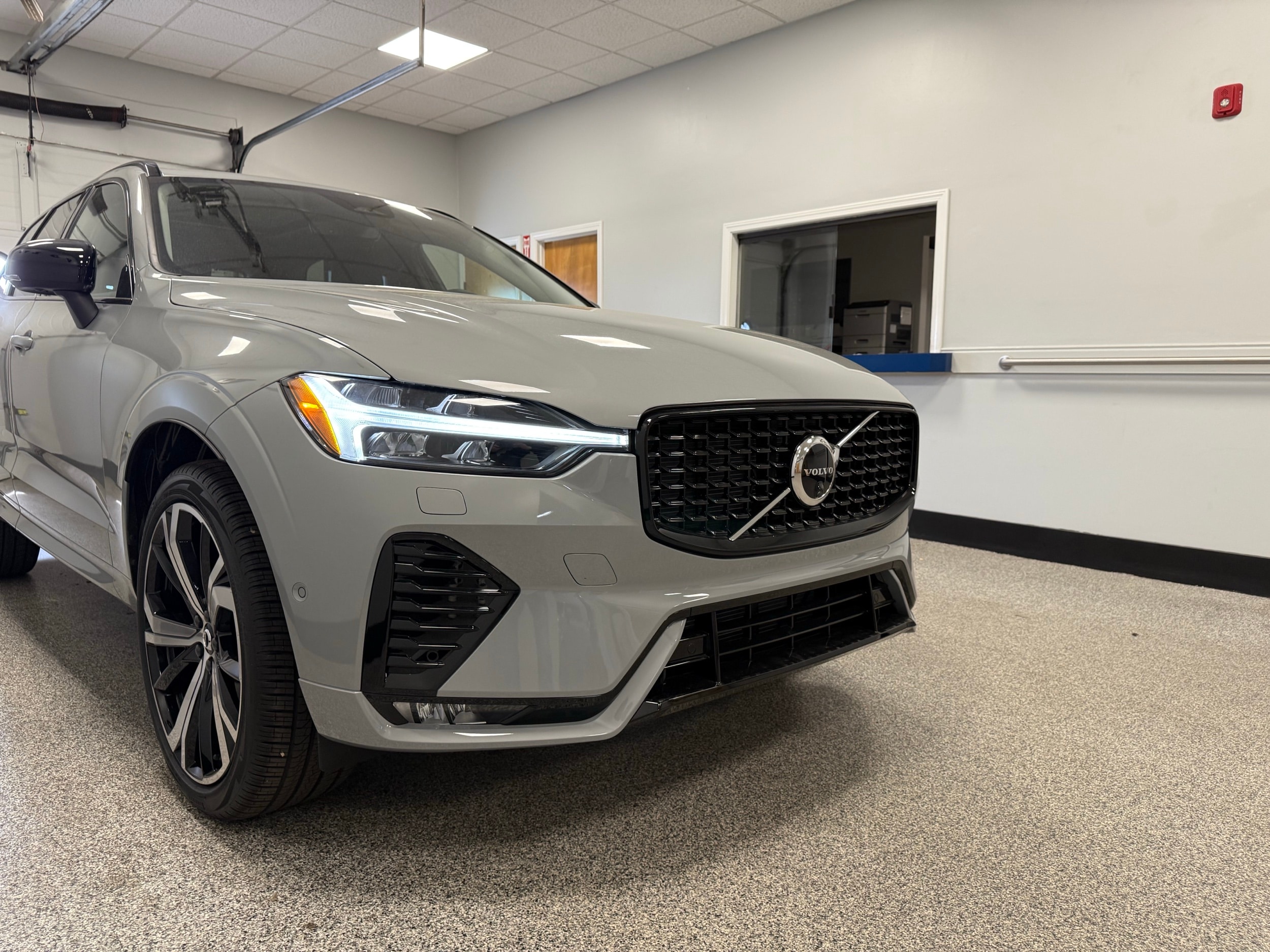 new 2025 Volvo XC60 car, priced at $61,400
