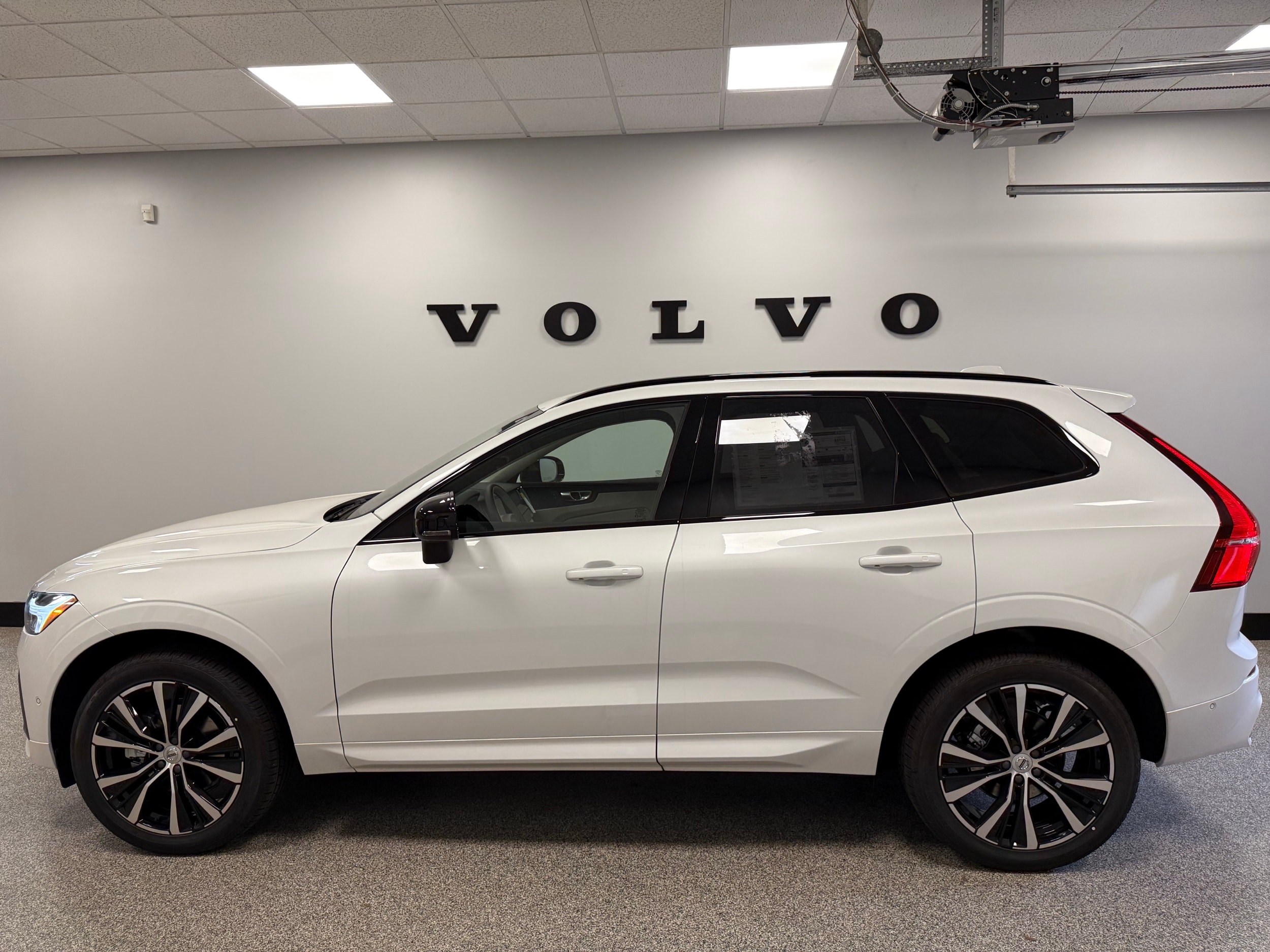 new 2025 Volvo XC60 car, priced at $55,360