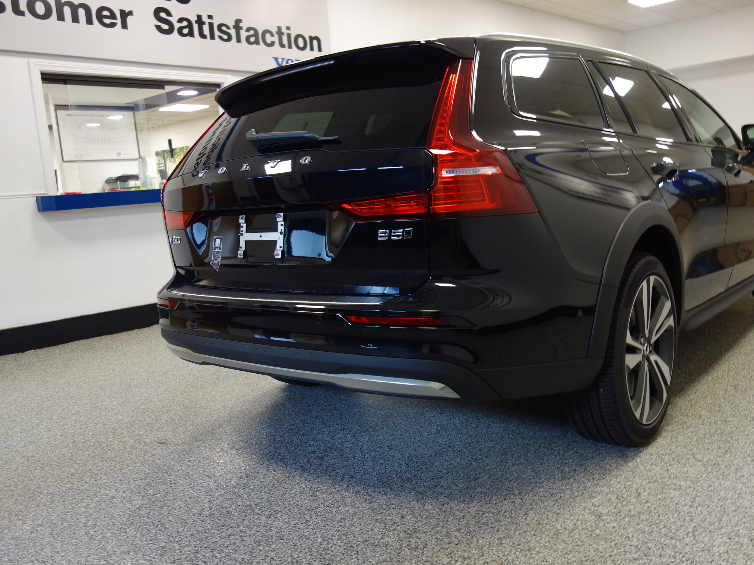 new 2025 Volvo V60 Cross Country car, priced at $55,025