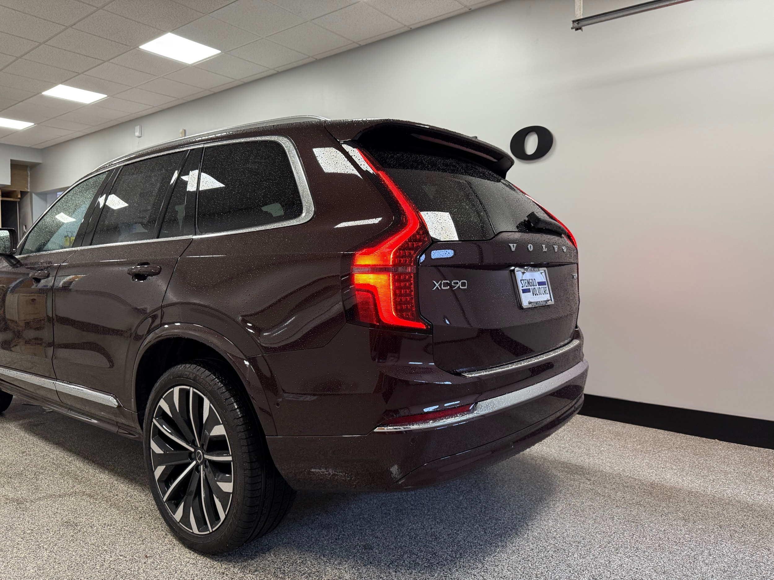 new 2025 Volvo XC90 plug-in hybrid car, priced at $79,195
