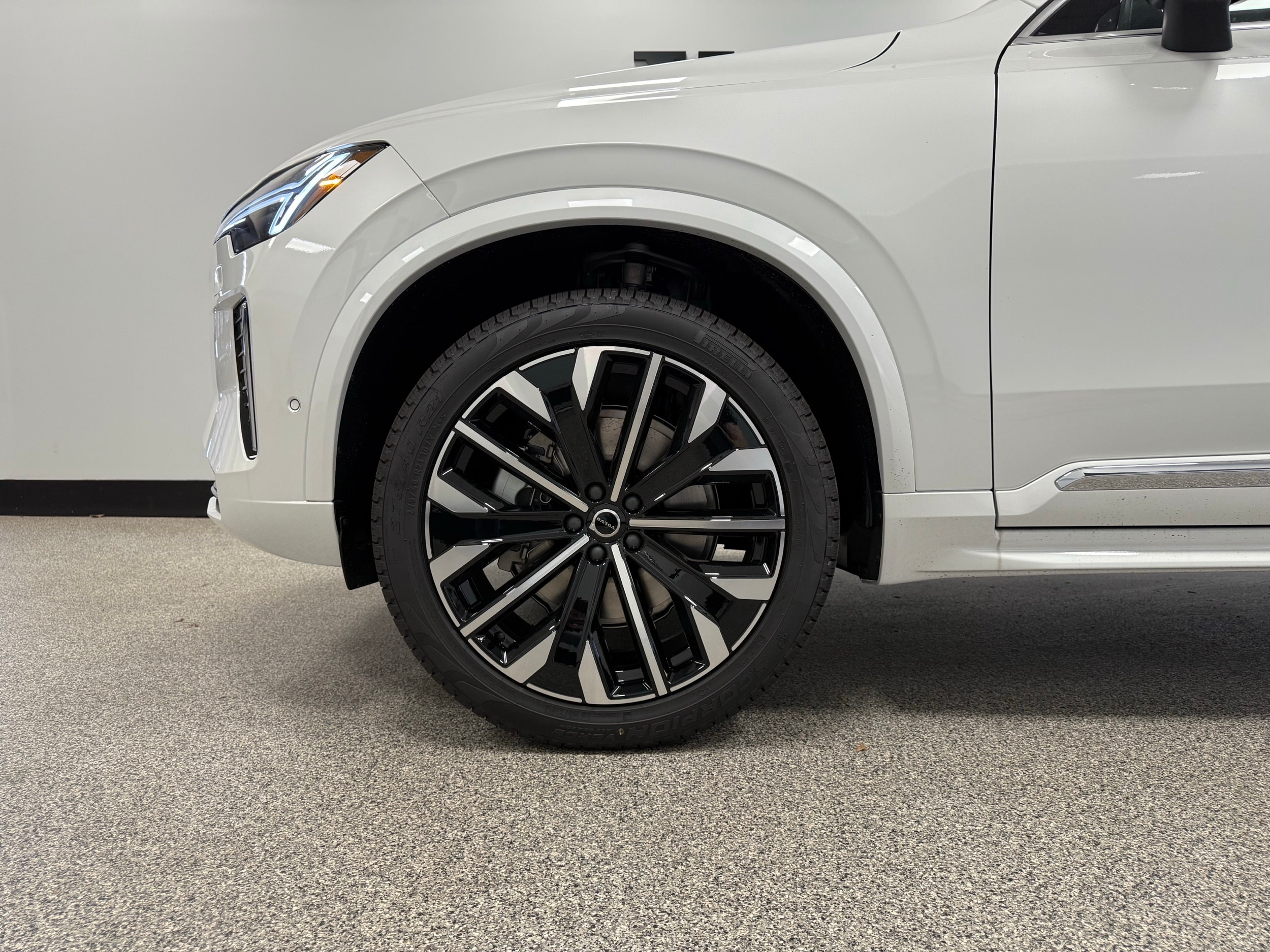 new 2025 Volvo XC90 car, priced at $68,245