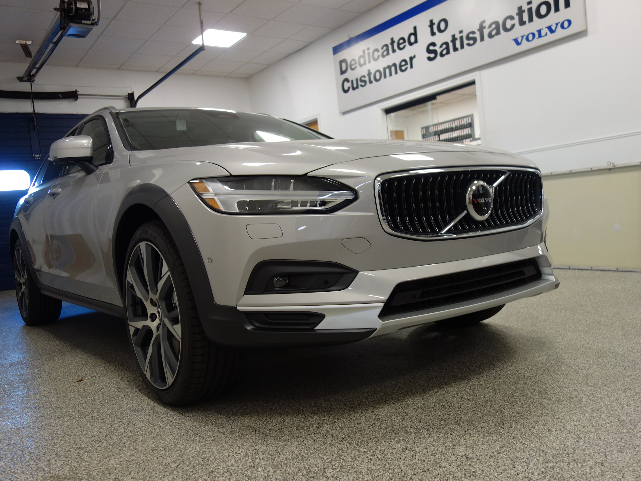 new 2025 Volvo V90 Cross Country car, priced at $69,720