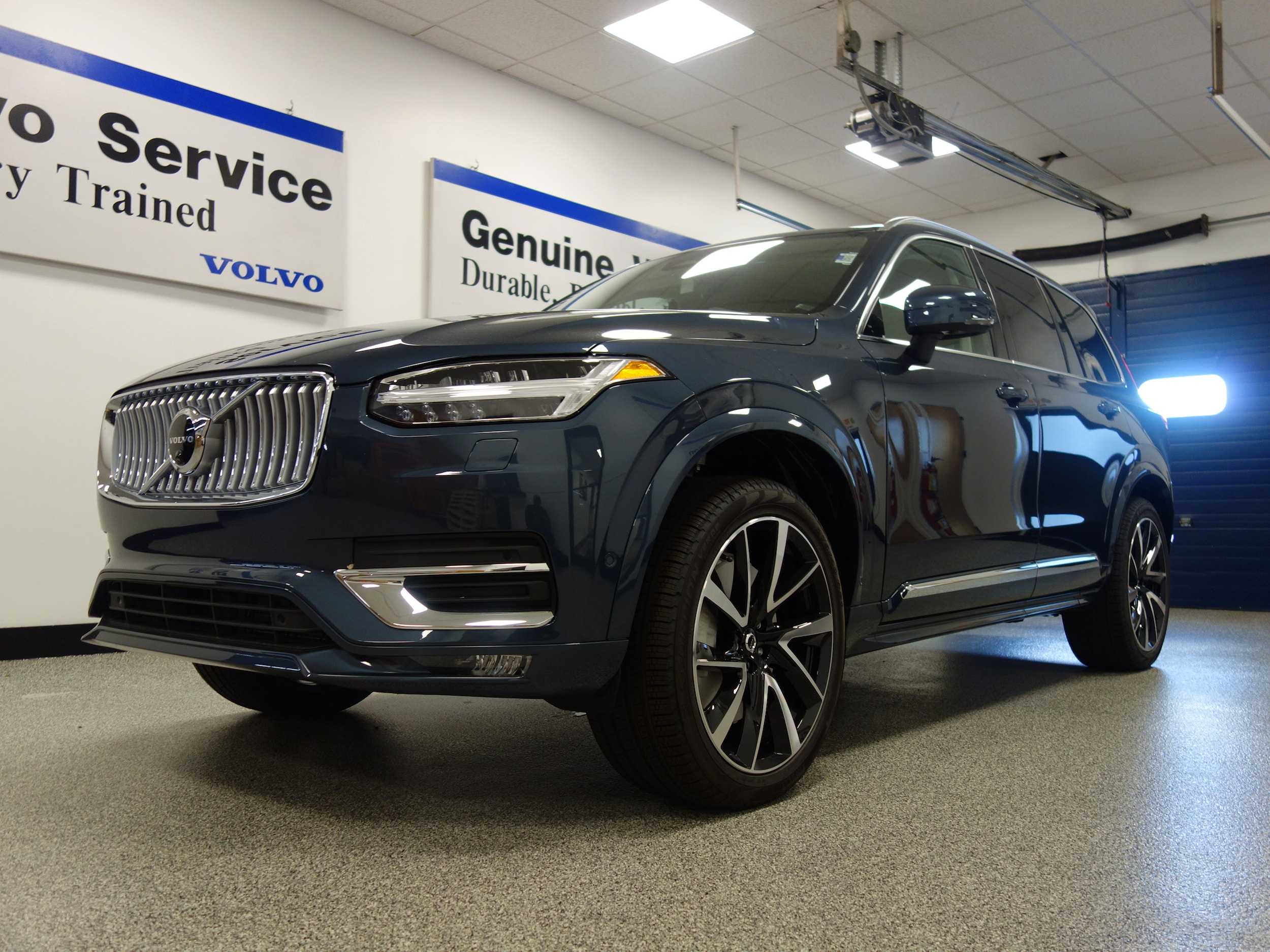 new 2025 Volvo XC90 car, priced at $69,950