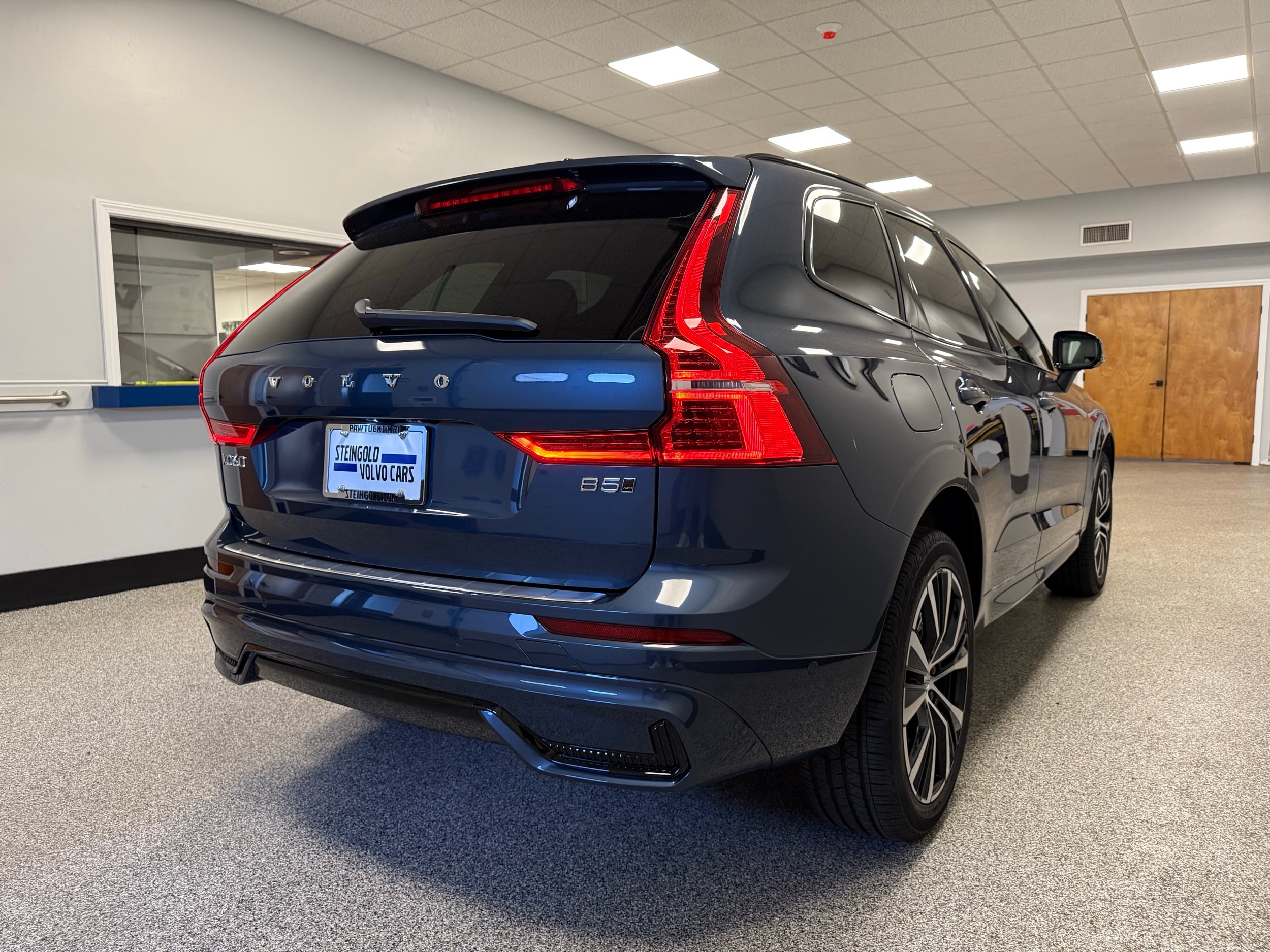new 2025 Volvo XC60 car, priced at $59,645