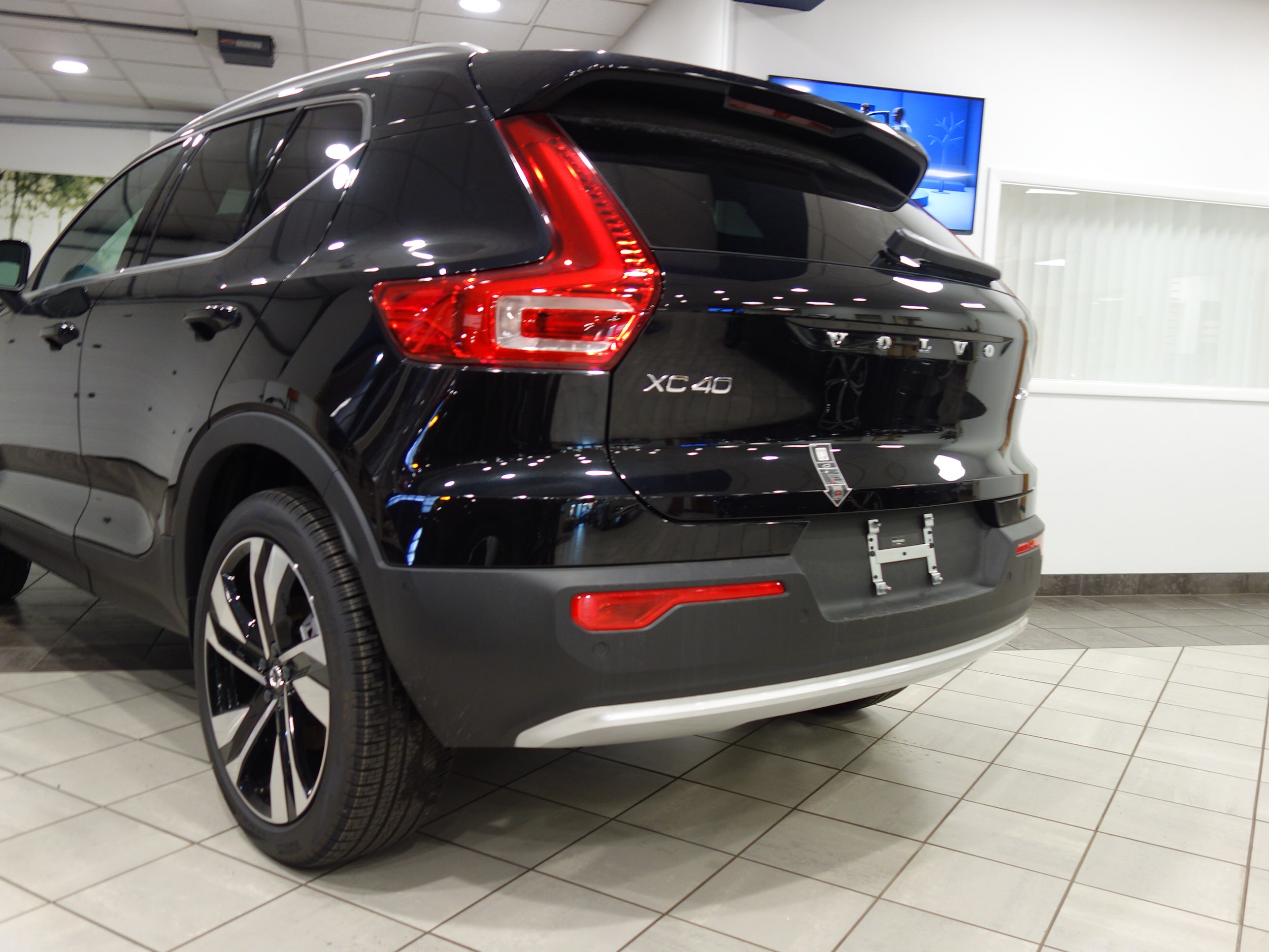 new 2025 Volvo XC40 car, priced at $50,375