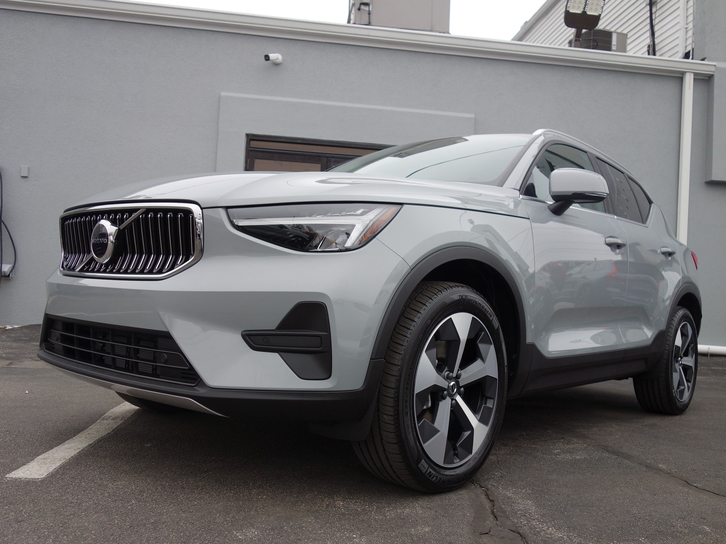 new 2025 Volvo XC40 car, priced at $46,015