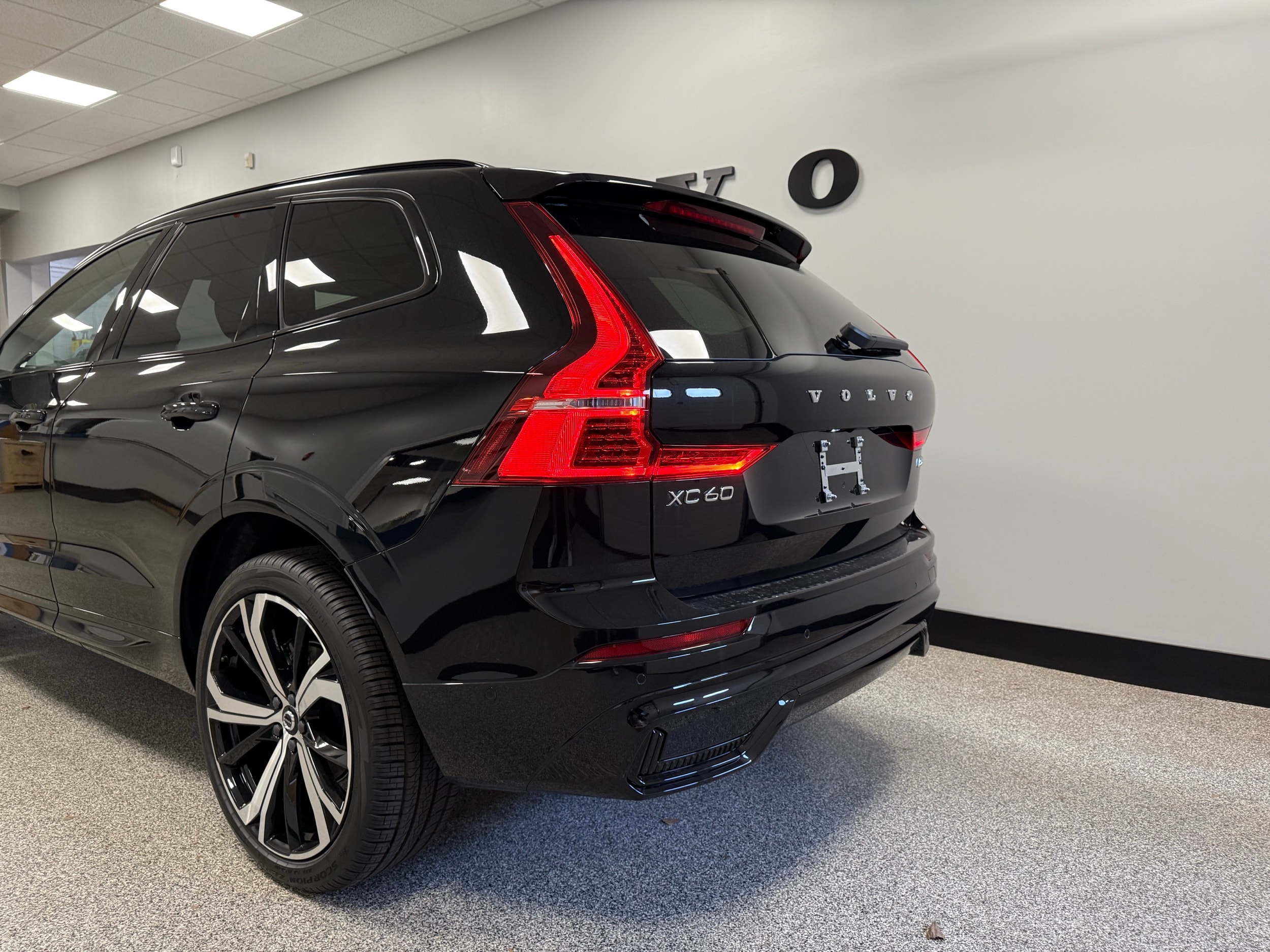 new 2025 Volvo XC60 car, priced at $61,005