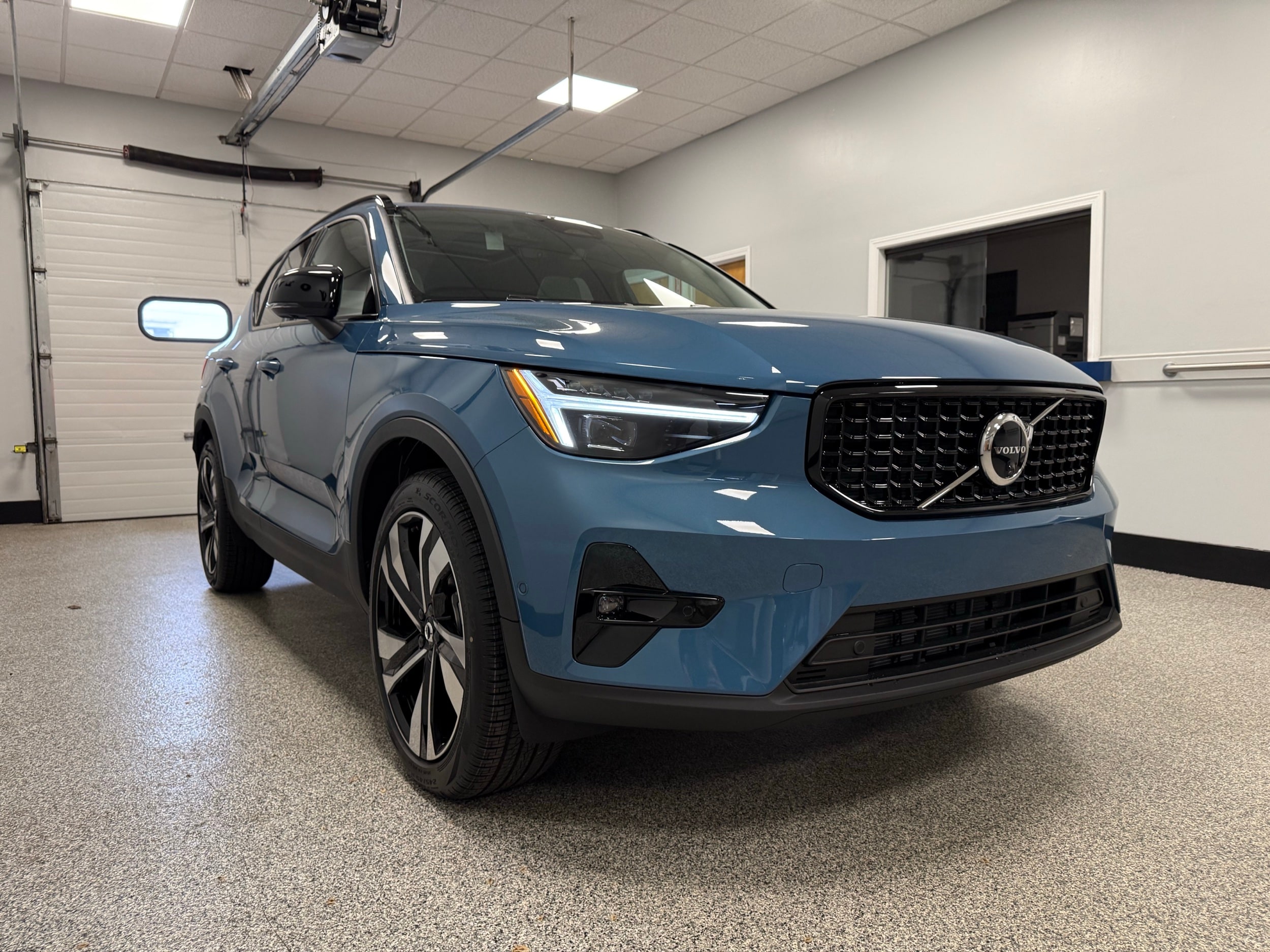 new 2025 Volvo XC40 car, priced at $49,810