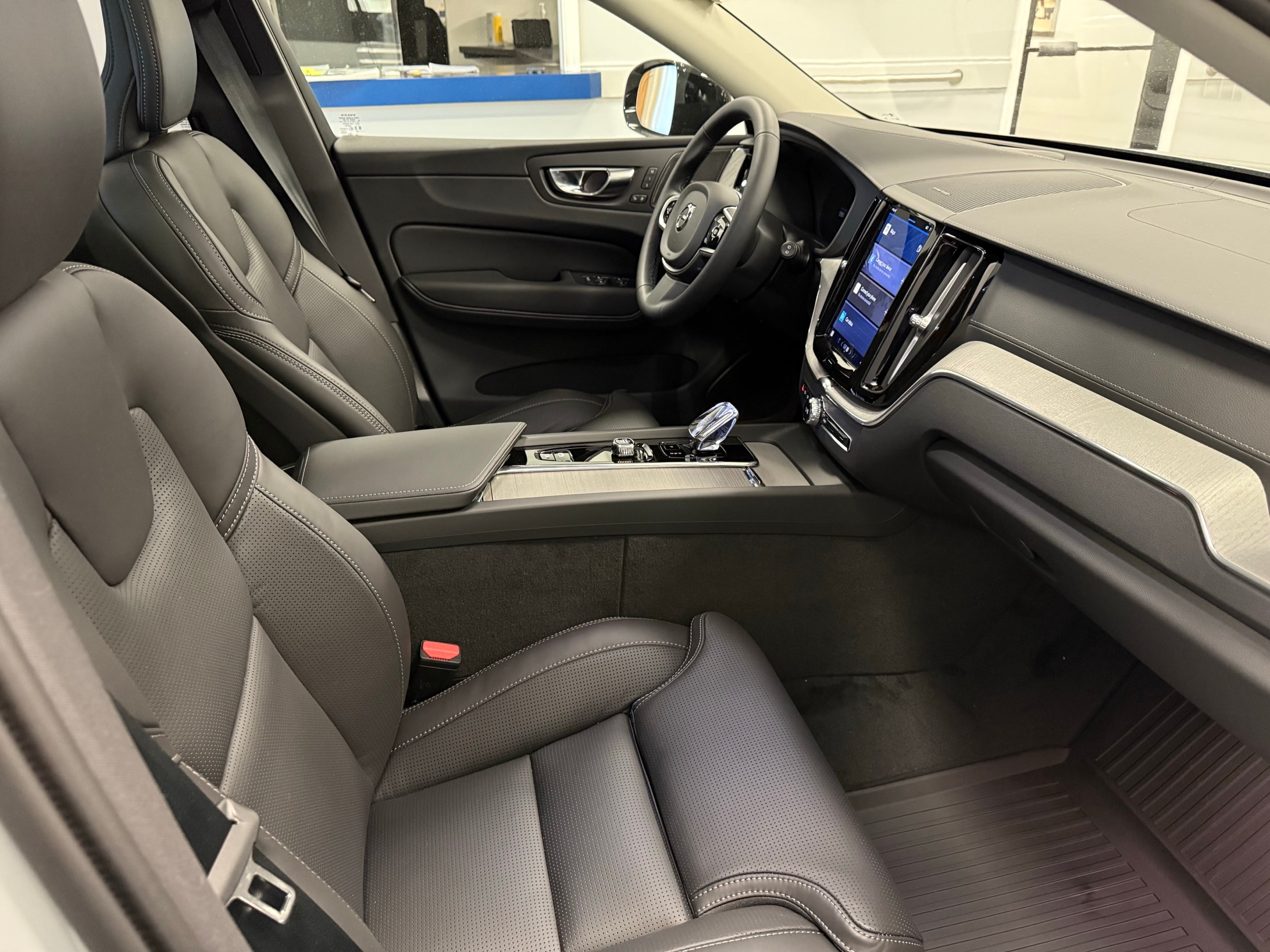 new 2025 Volvo XC60 car, priced at $61,400