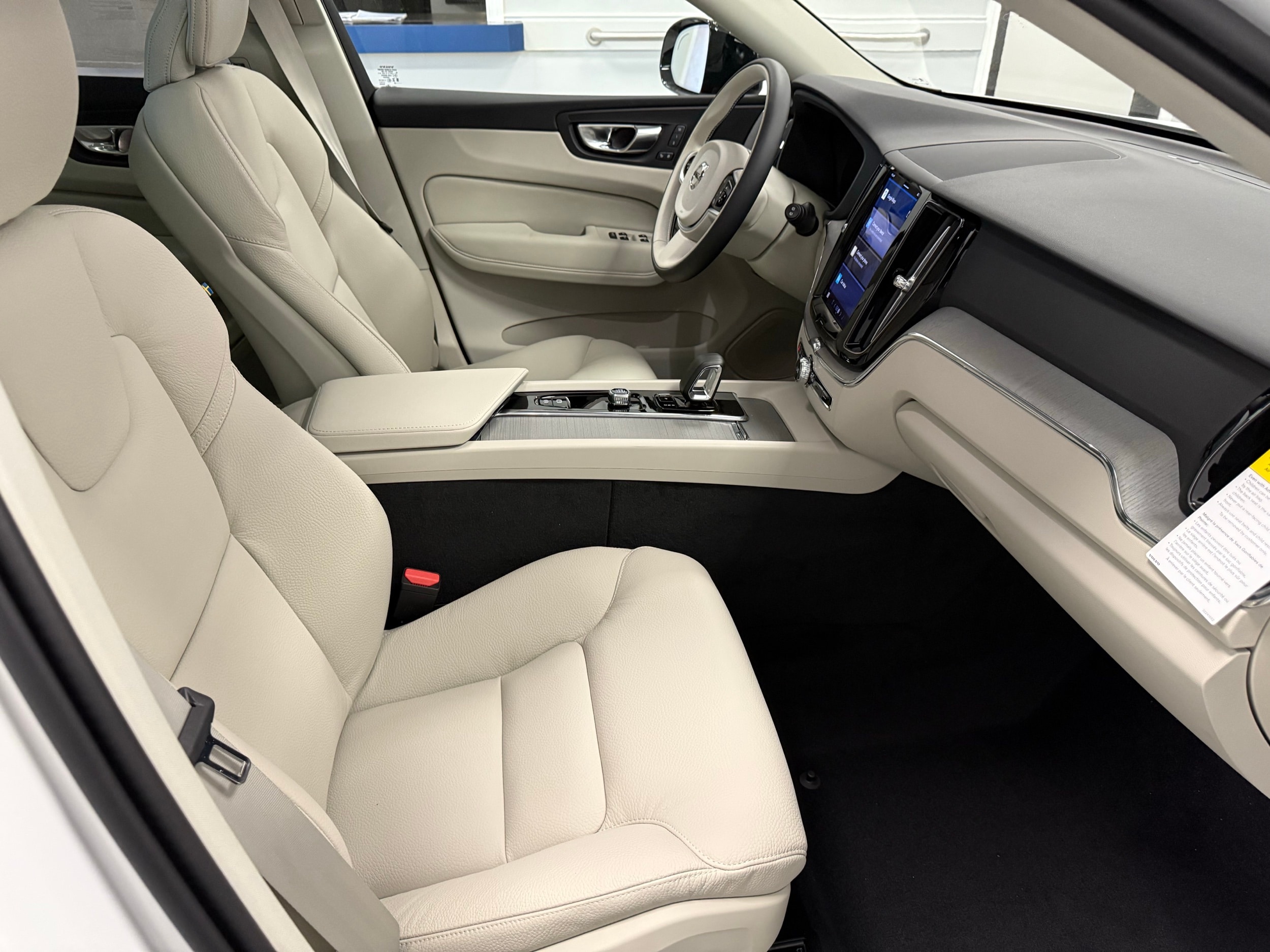 new 2025 Volvo XC60 car, priced at $55,360