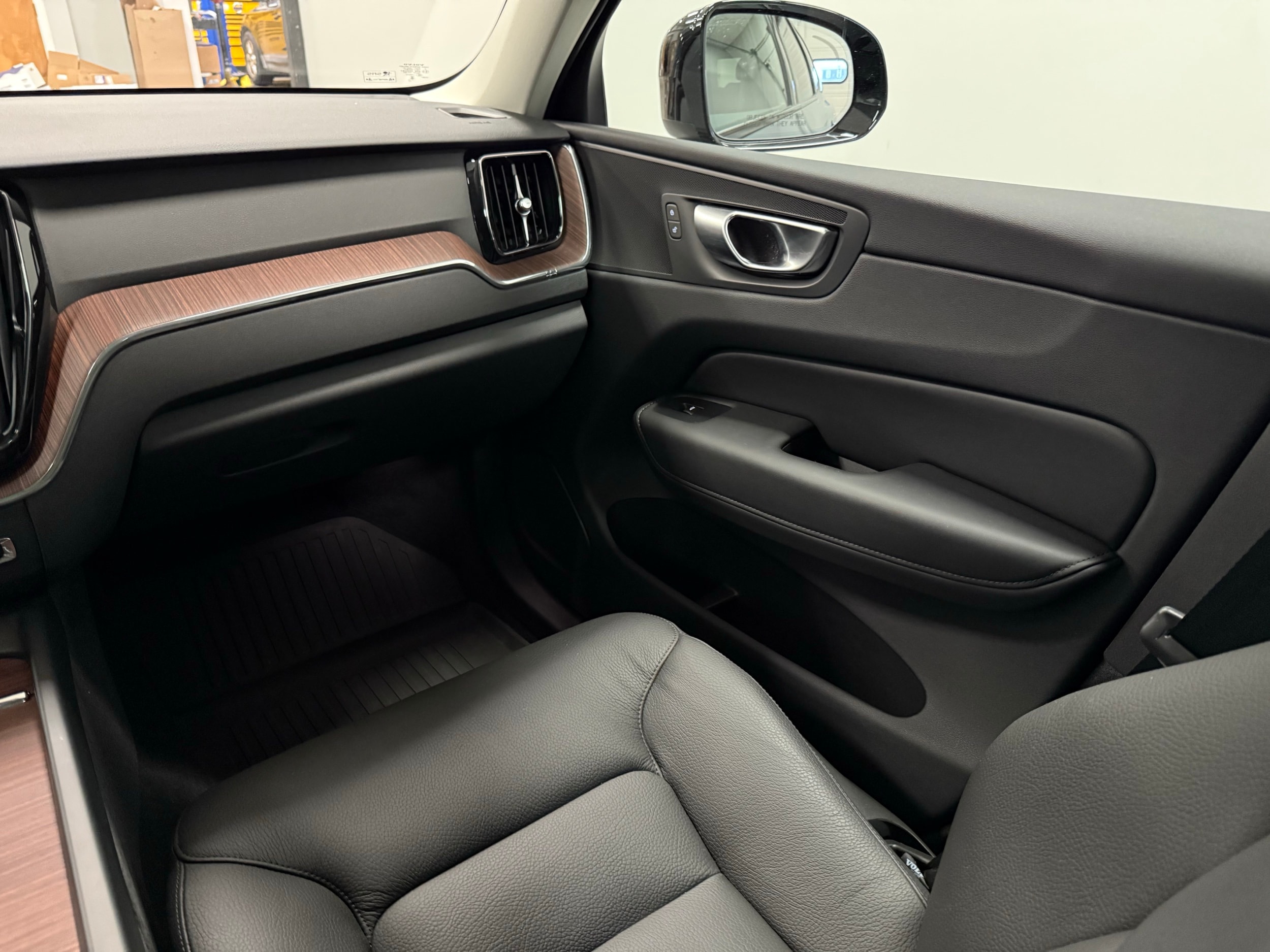 new 2024 Volvo XC60 plug-in hybrid car, priced at $59,920