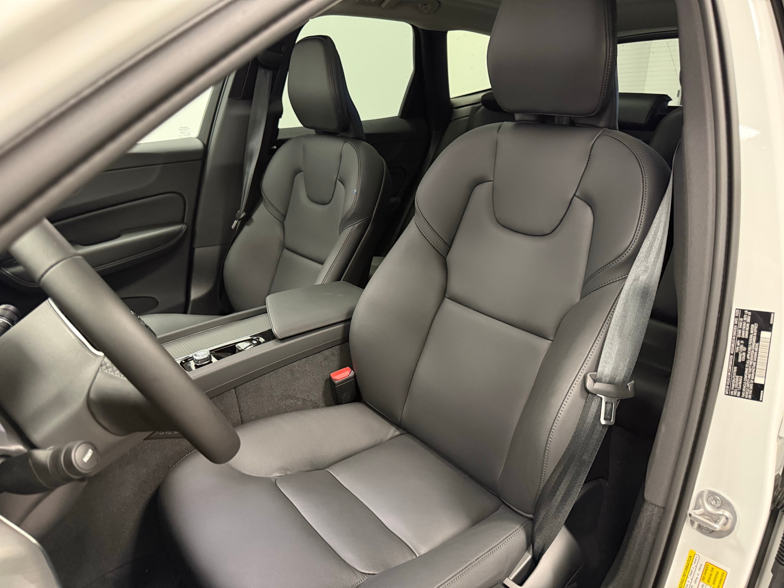 new 2025 Volvo XC60 car, priced at $50,705