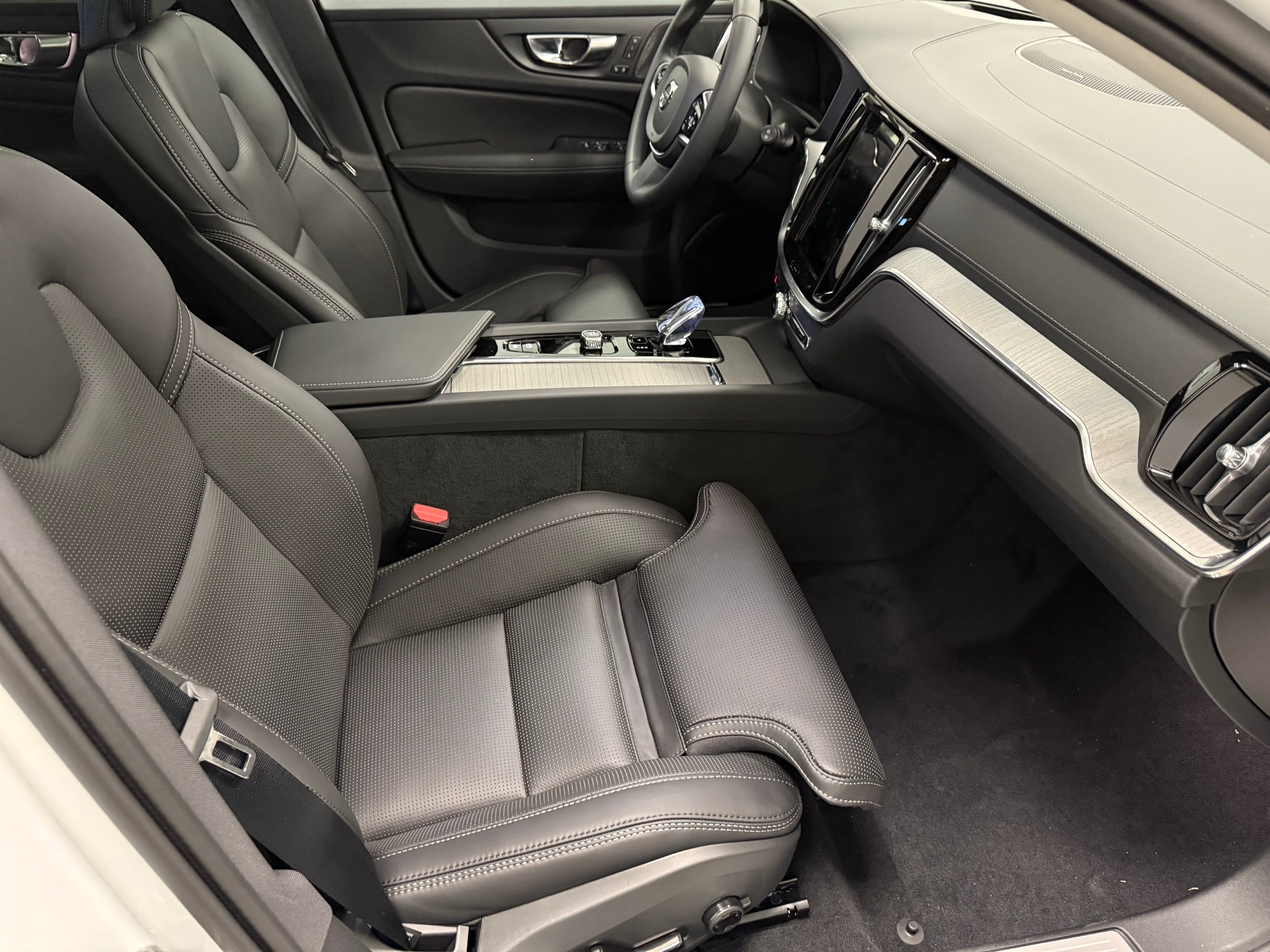 new 2025 Volvo V60 Cross Country car, priced at $58,135