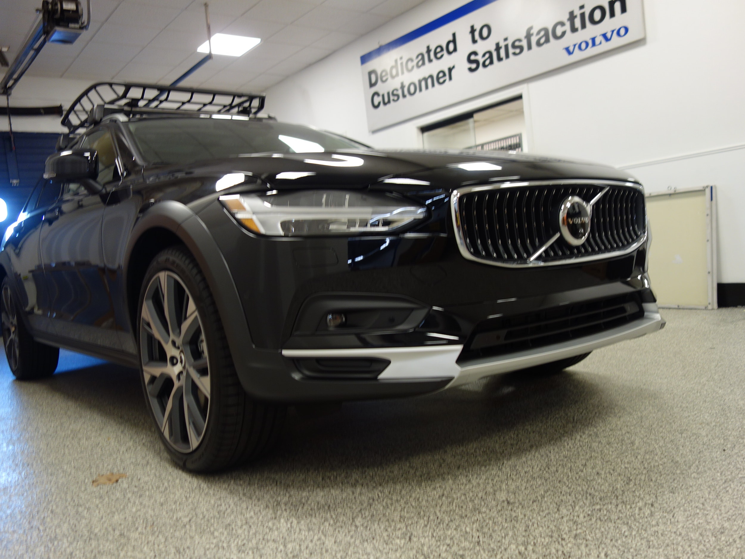 new 2025 Volvo V90 Cross Country car, priced at $68,725