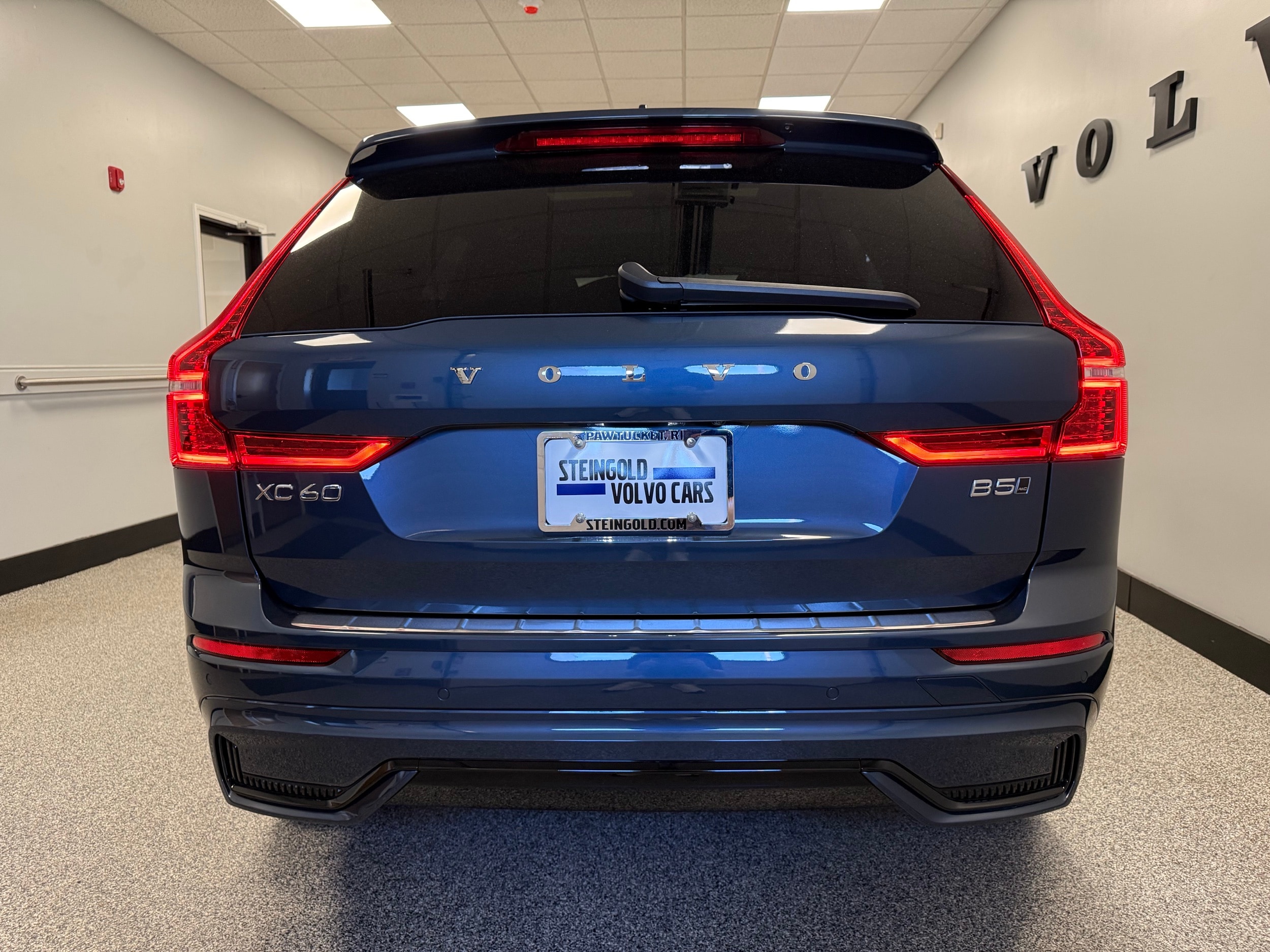 new 2025 Volvo XC60 car, priced at $59,645