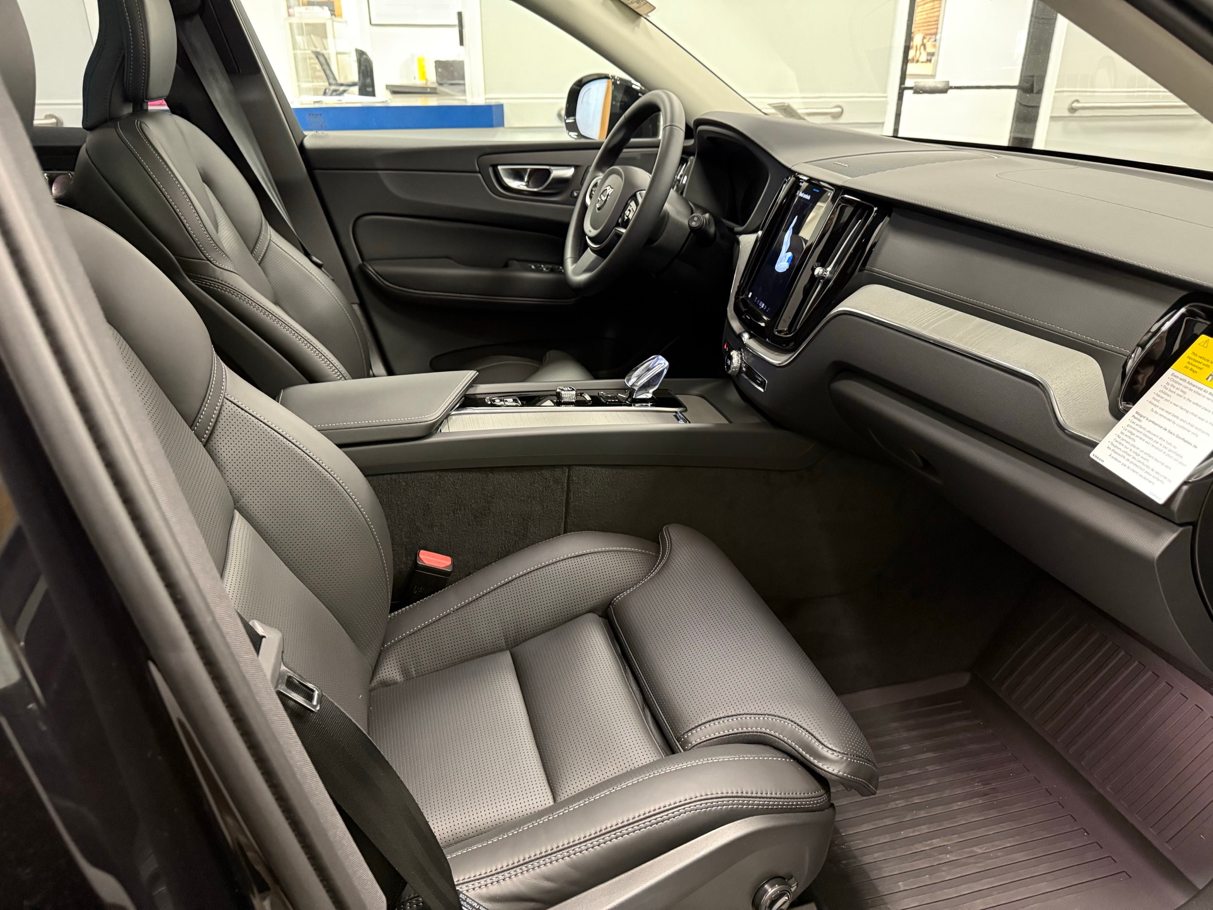 new 2025 Volvo XC60 car, priced at $61,005