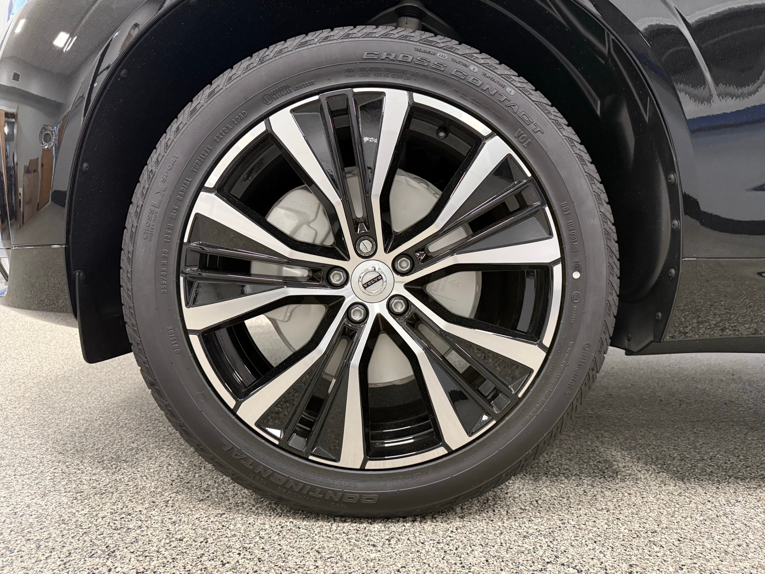 new 2025 Volvo XC60 car, priced at $55,360