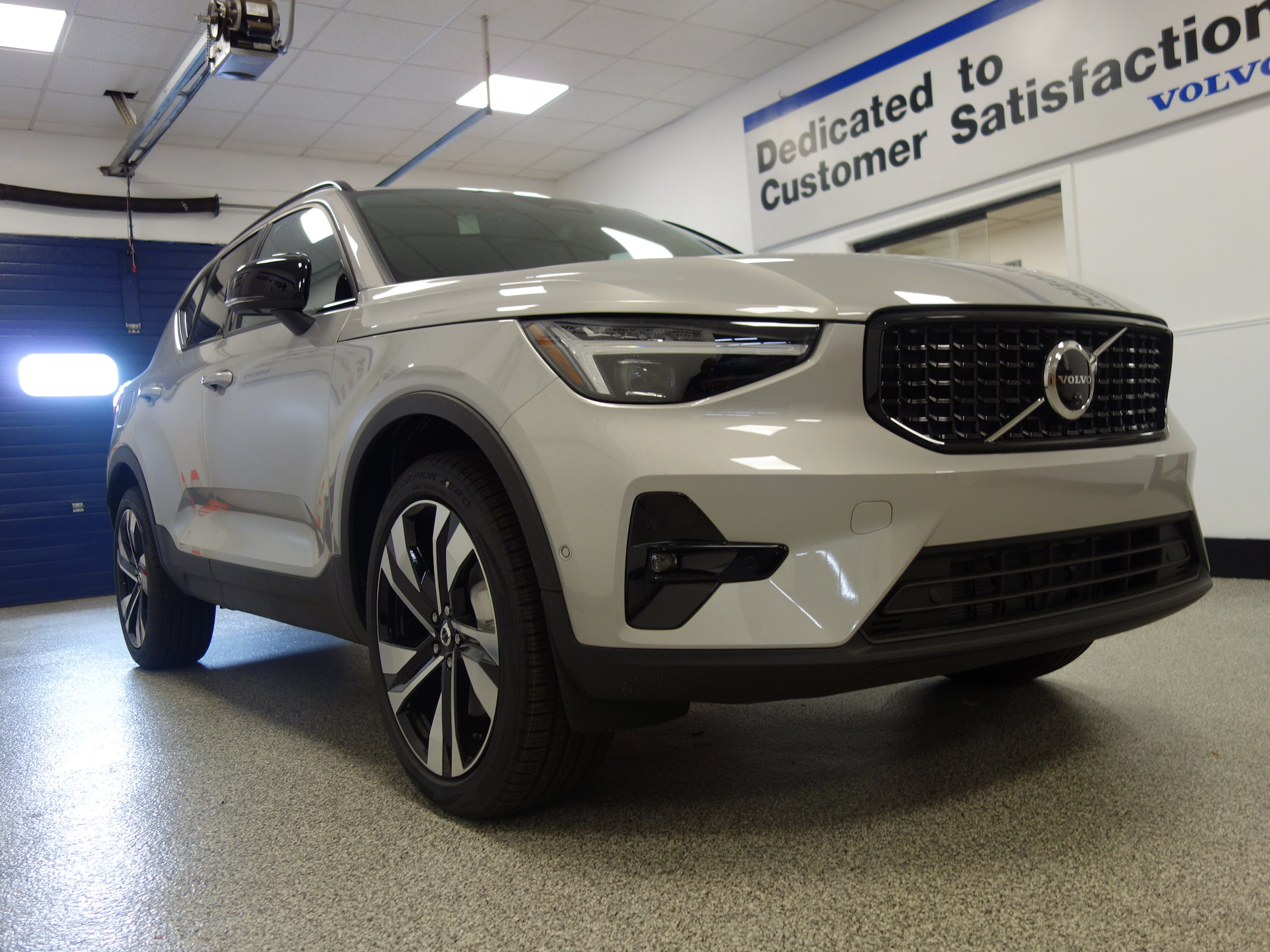 new 2025 Volvo XC40 car, priced at $51,040