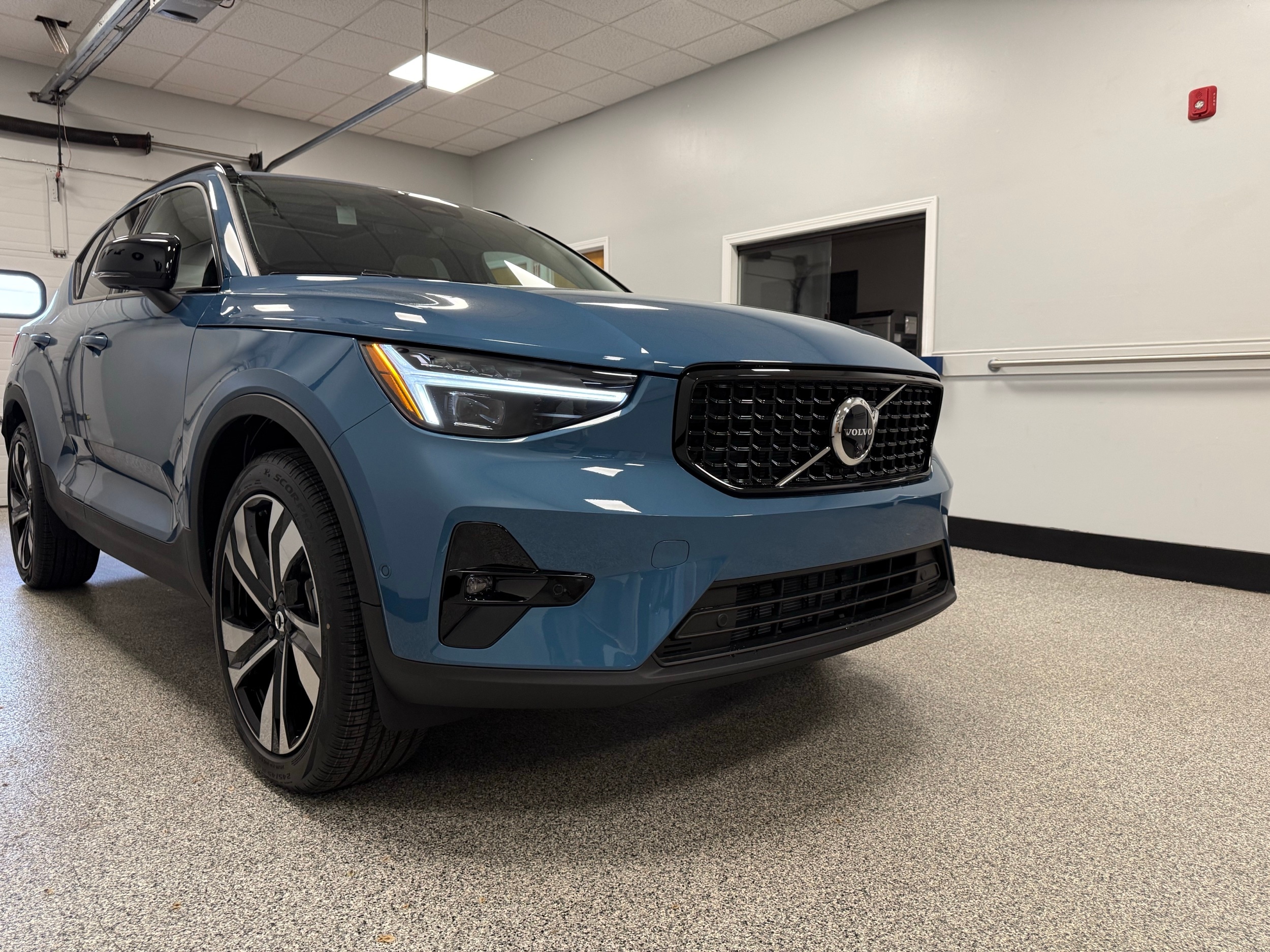 new 2025 Volvo XC40 car, priced at $49,810