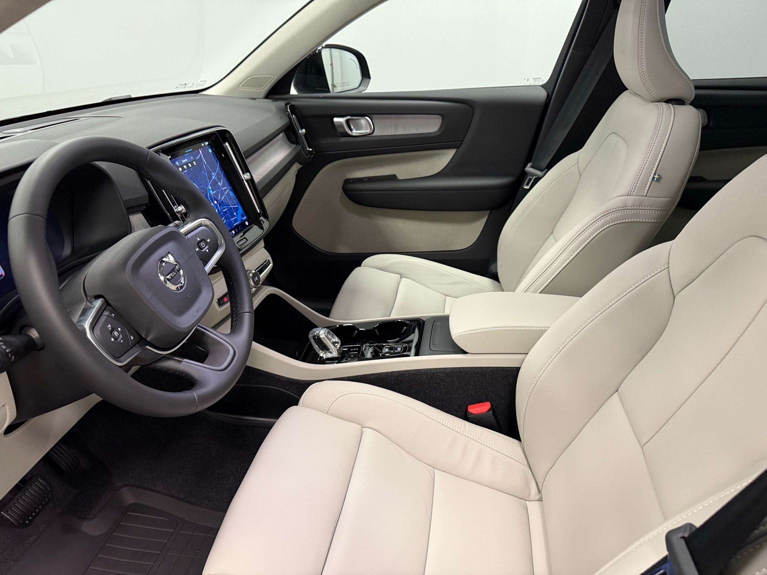 new 2025 Volvo XC40 car, priced at $49,810