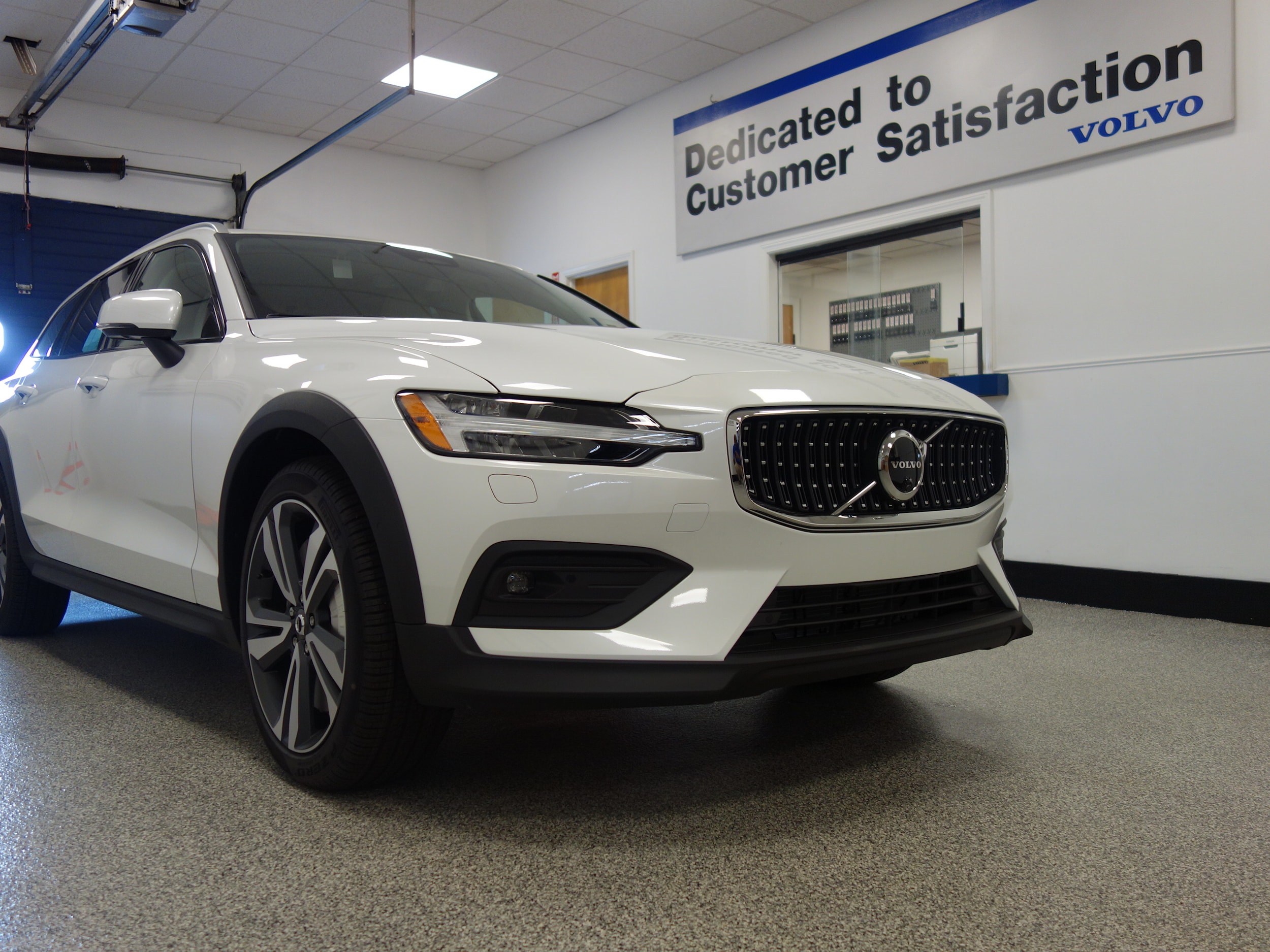 new 2025 Volvo V60 Cross Country car, priced at $55,025