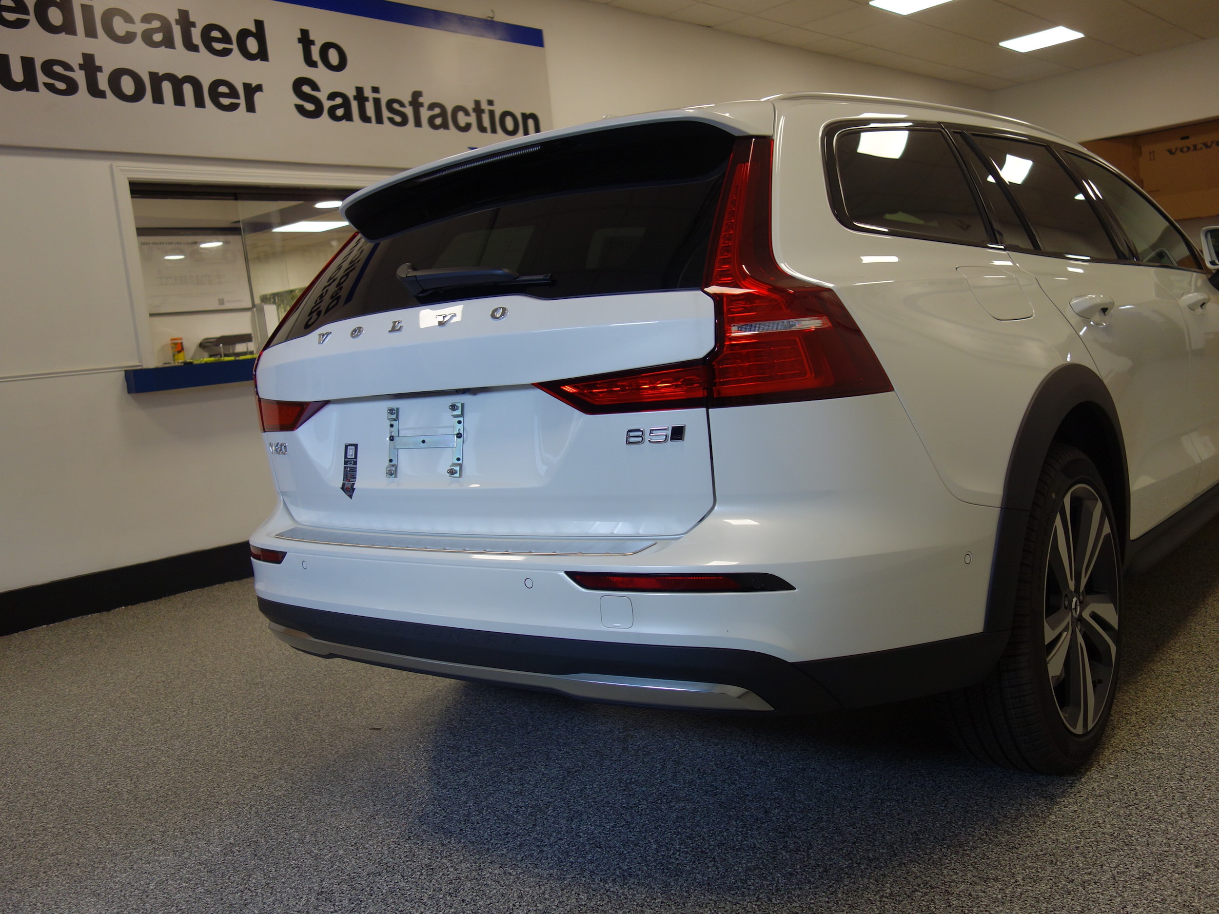 new 2025 Volvo V60 Cross Country car, priced at $55,025