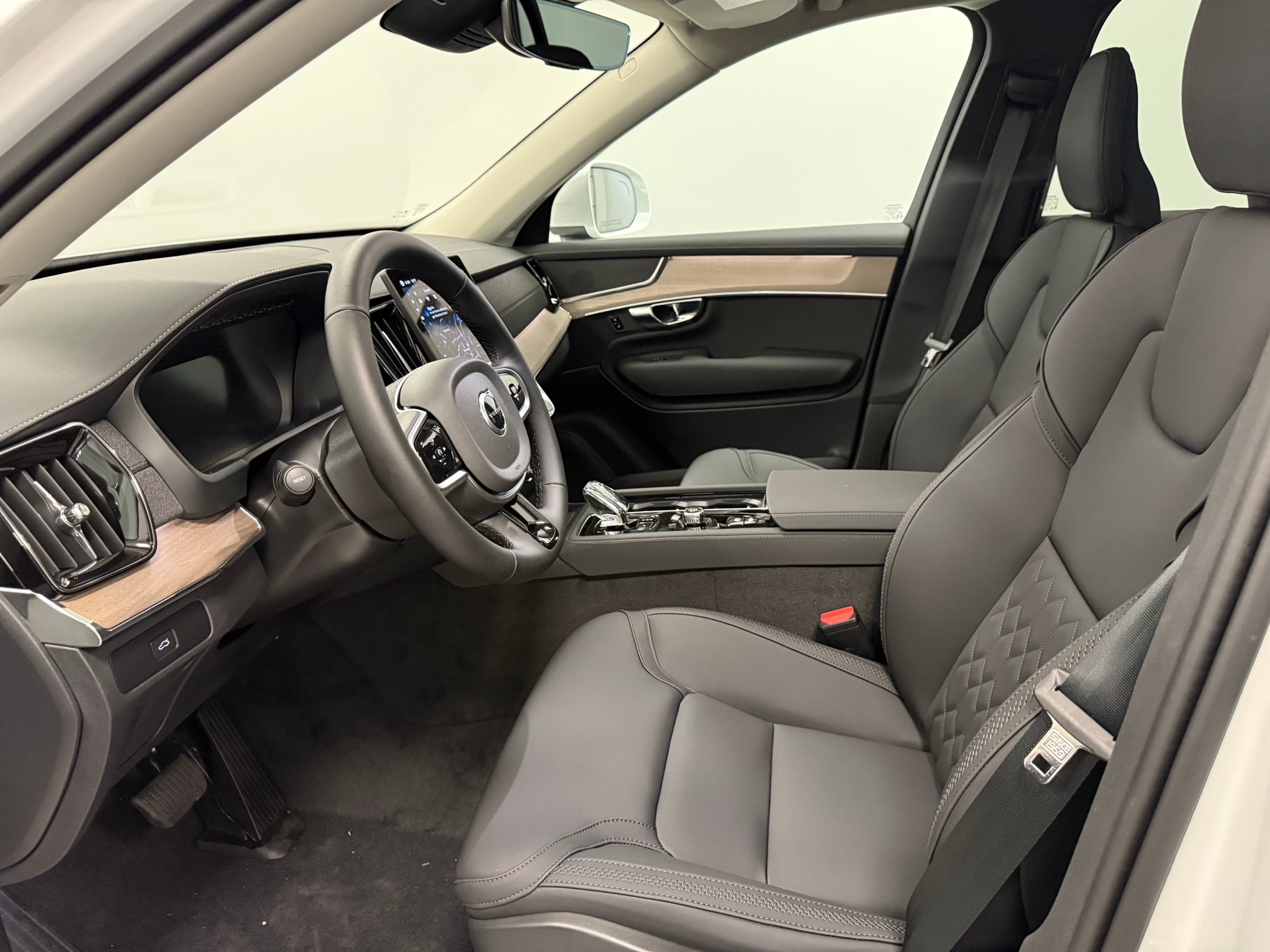new 2025 Volvo XC90 car, priced at $61,795