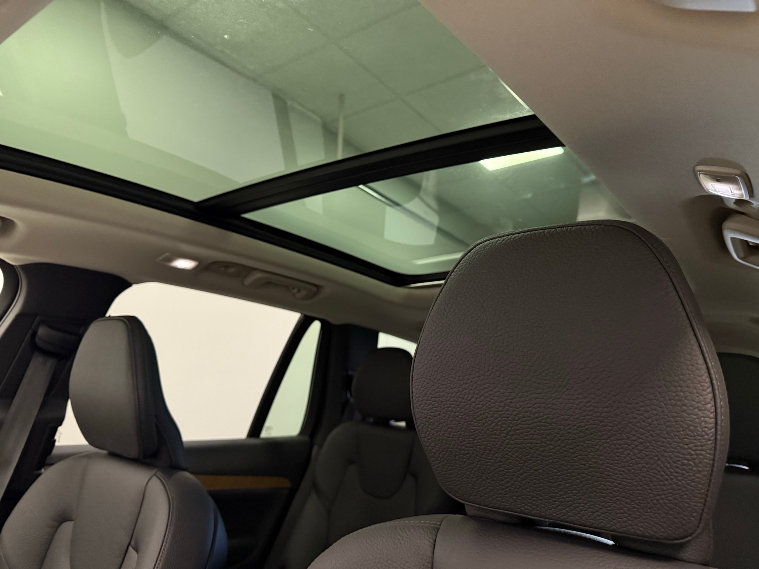 new 2025 Volvo XC90 car, priced at $68,955
