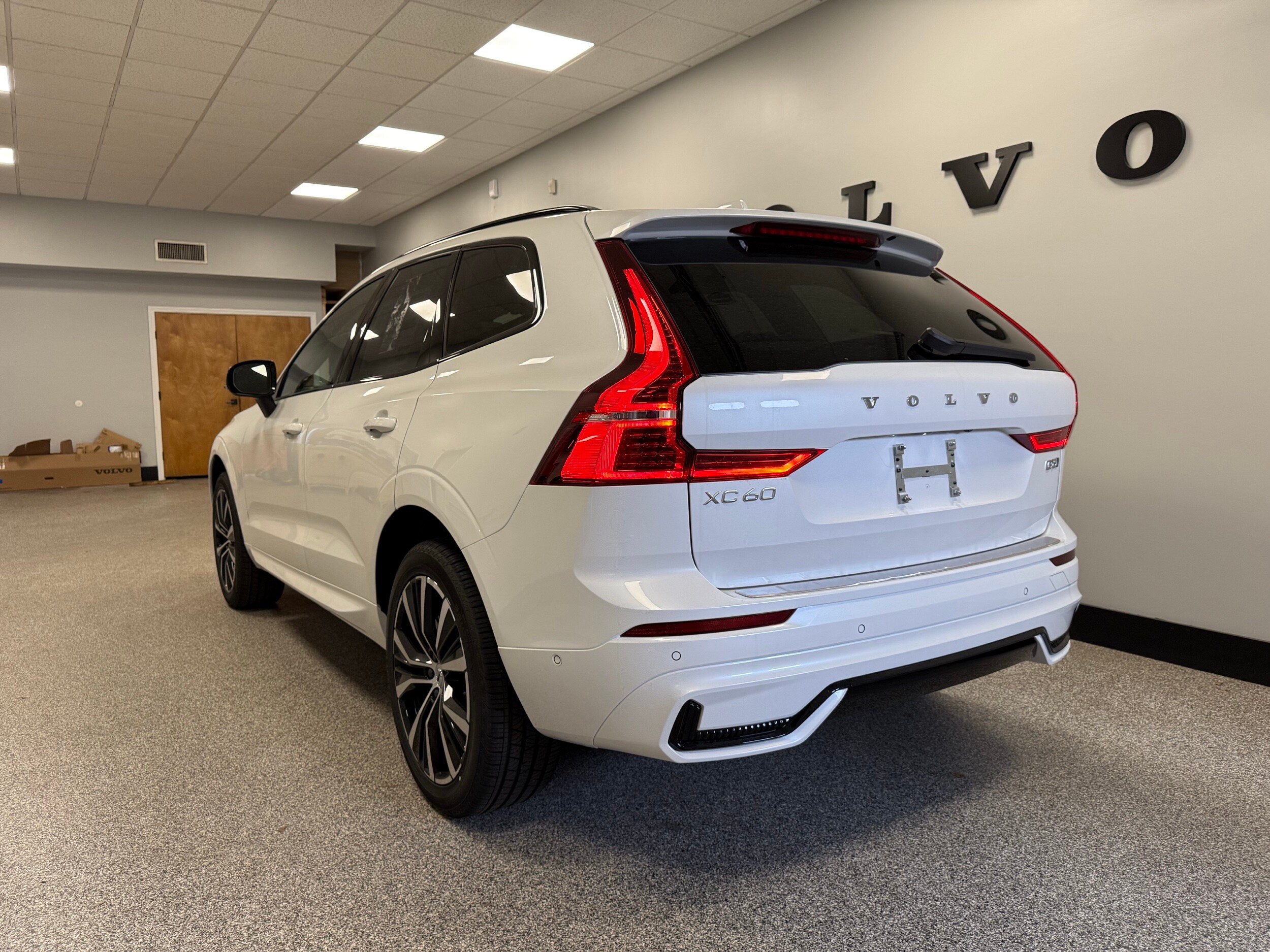 new 2025 Volvo XC60 car, priced at $55,360