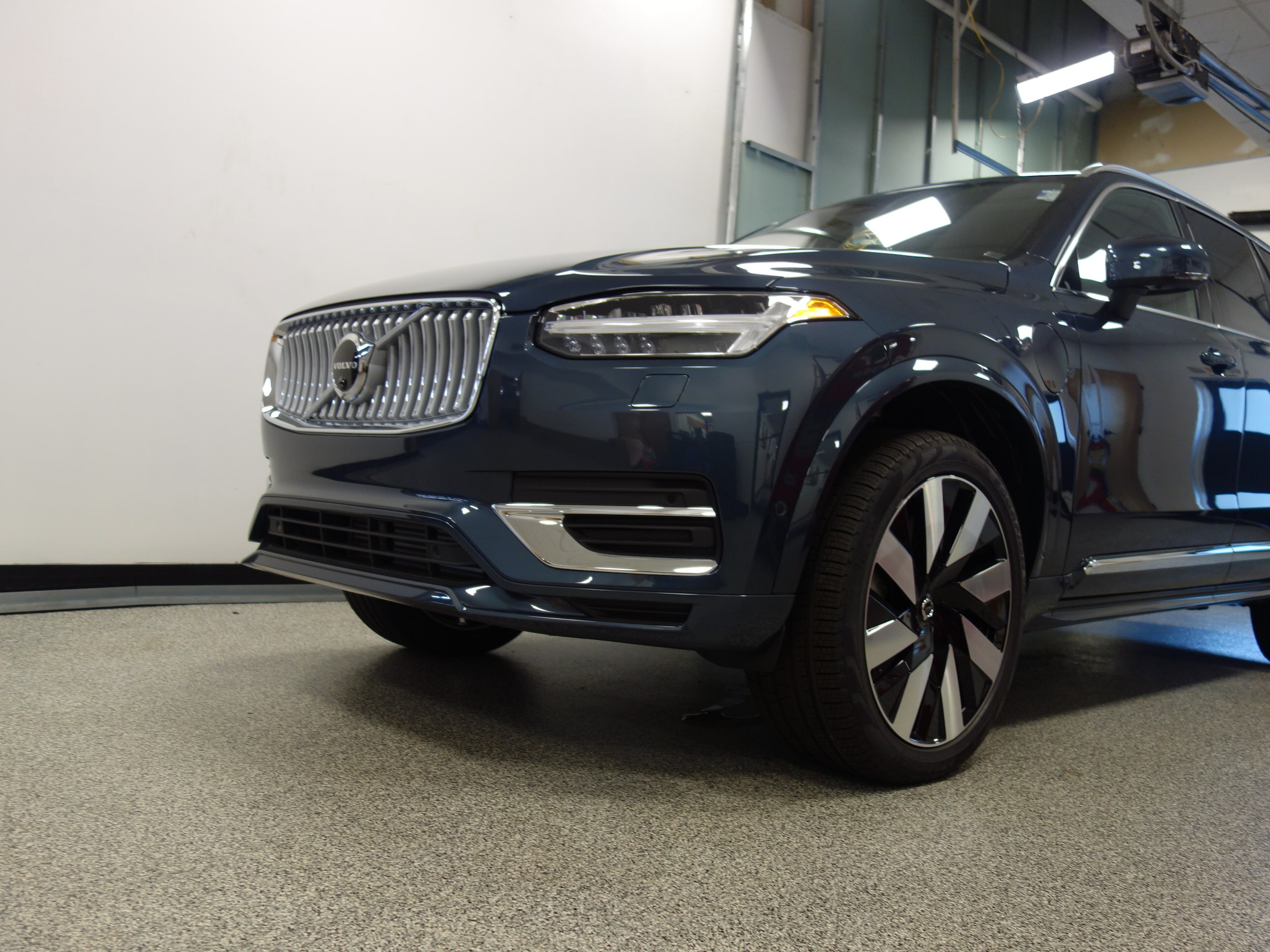 new 2025 Volvo XC90 plug-in hybrid car, priced at $78,455