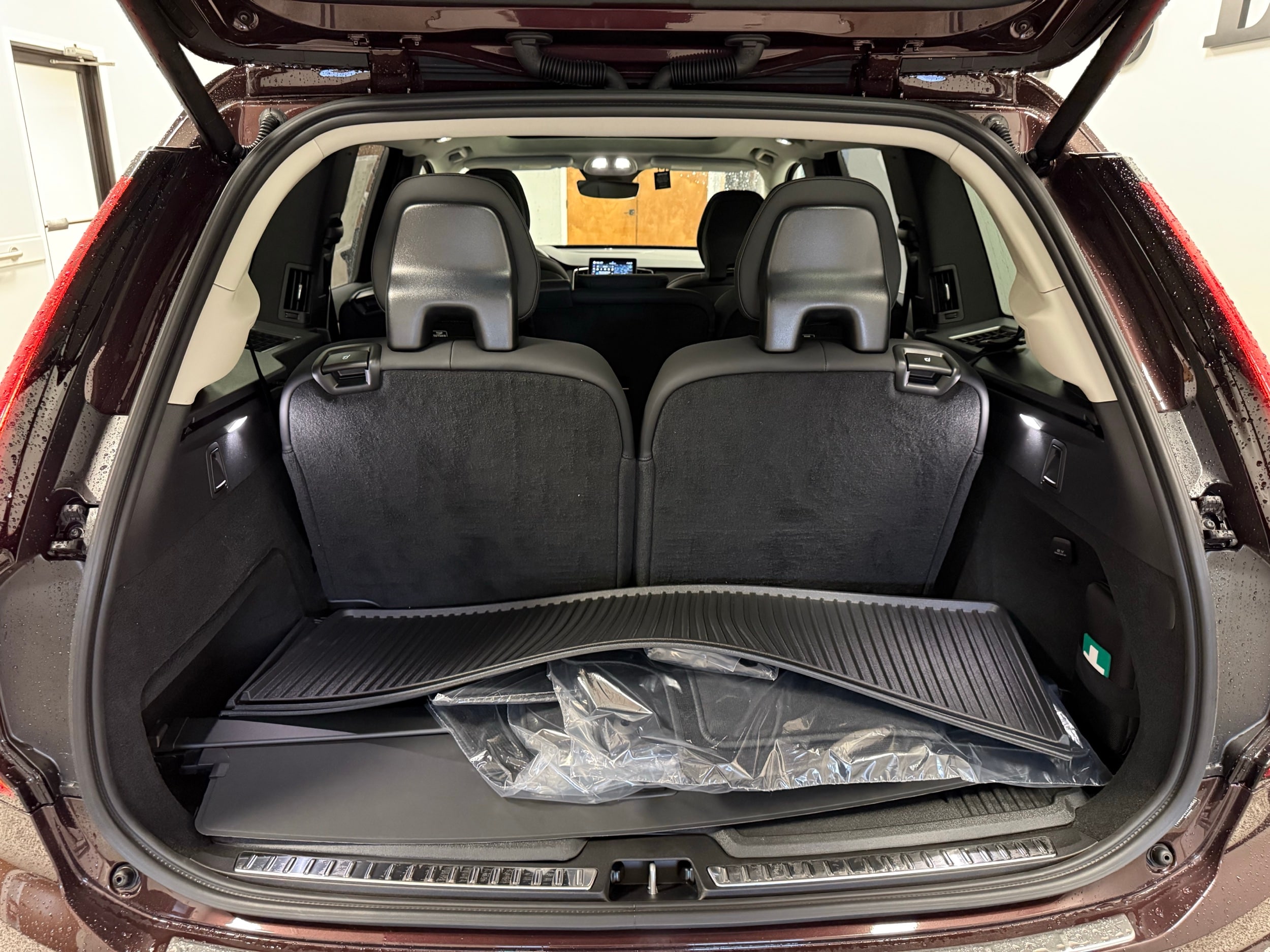 new 2025 Volvo XC90 plug-in hybrid car, priced at $79,195