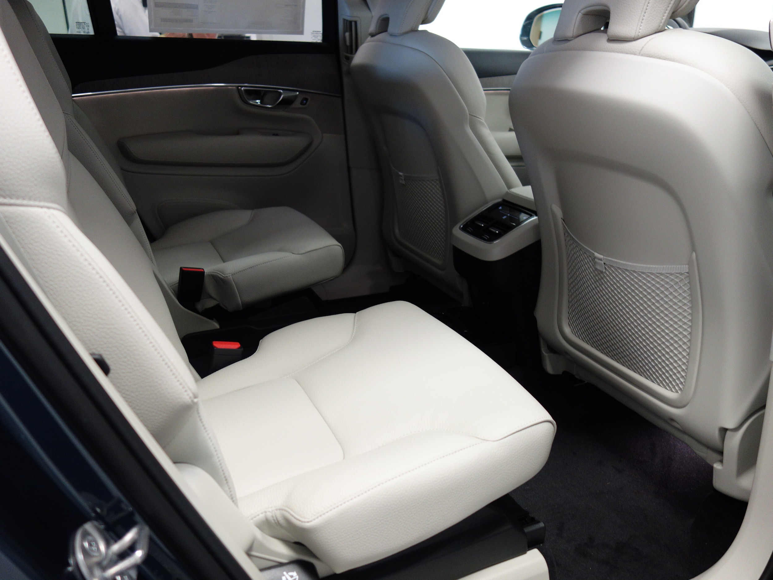 new 2025 Volvo XC90 car, priced at $69,950