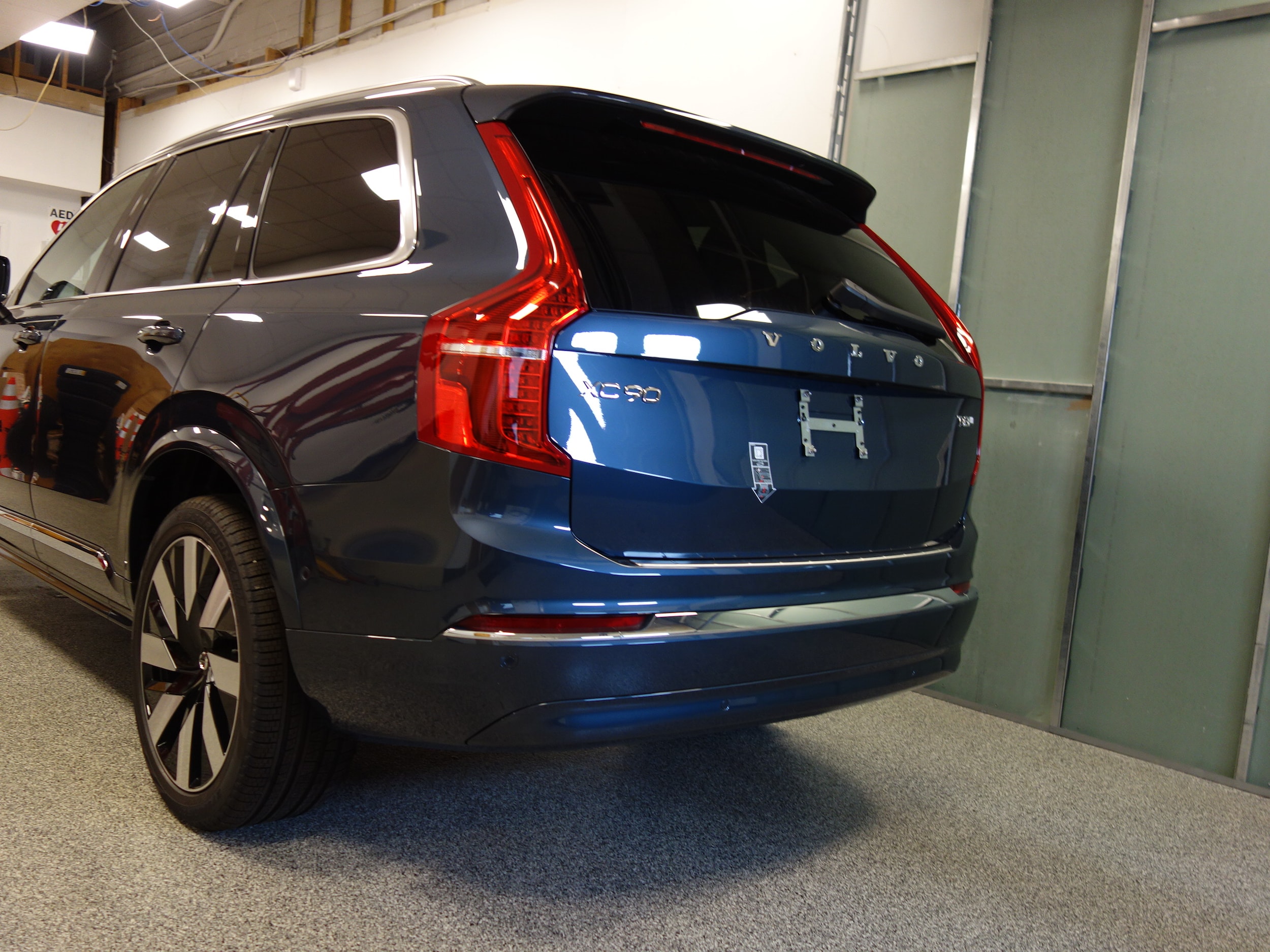 new 2025 Volvo XC90 plug-in hybrid car, priced at $78,455