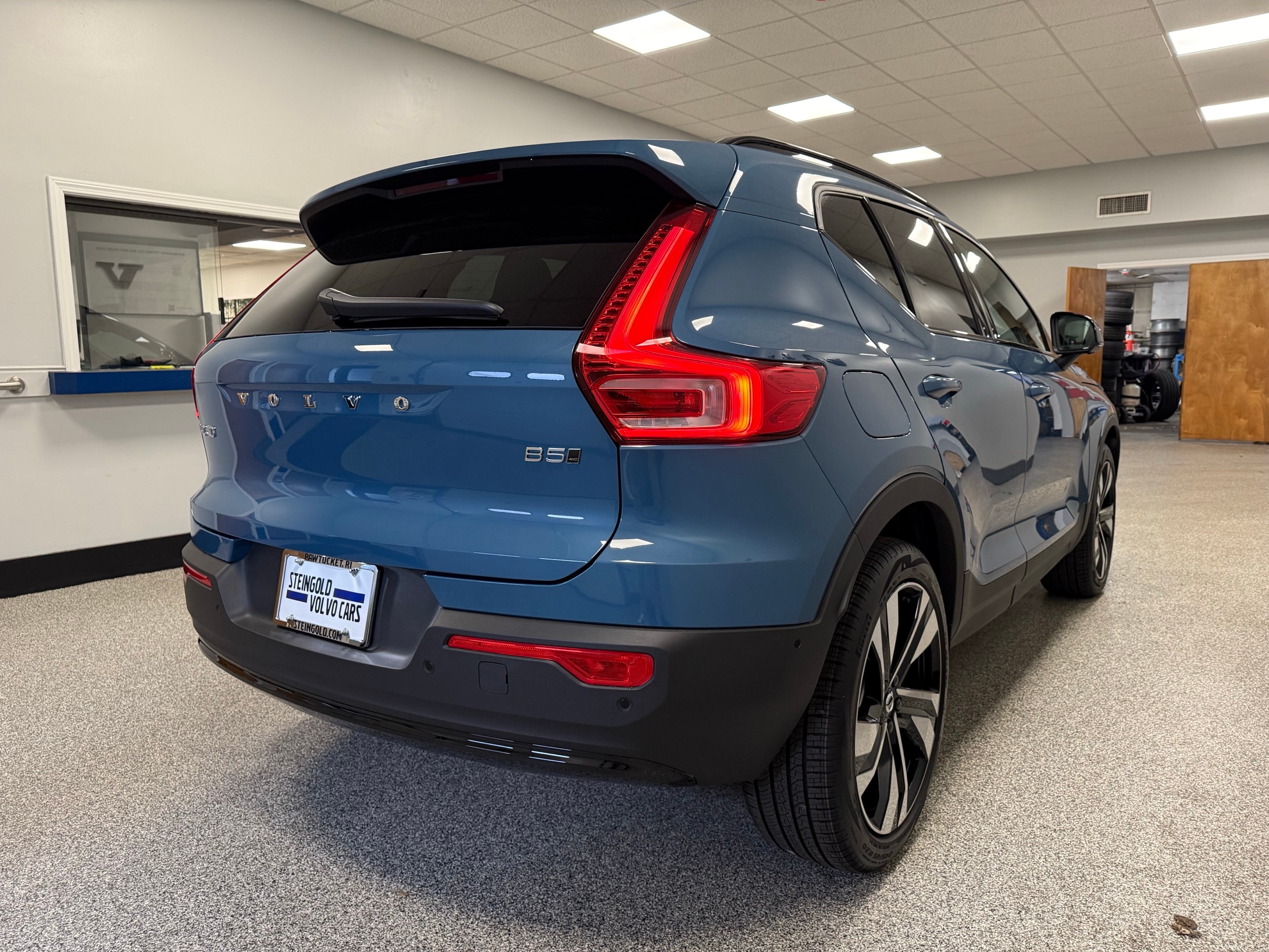 new 2025 Volvo XC40 car, priced at $49,810