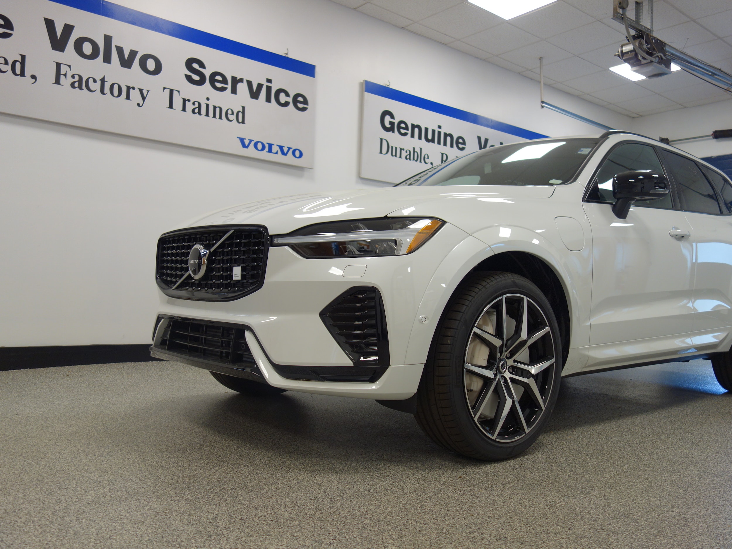 new 2024 Volvo XC60 plug-in hybrid car, priced at $77,925